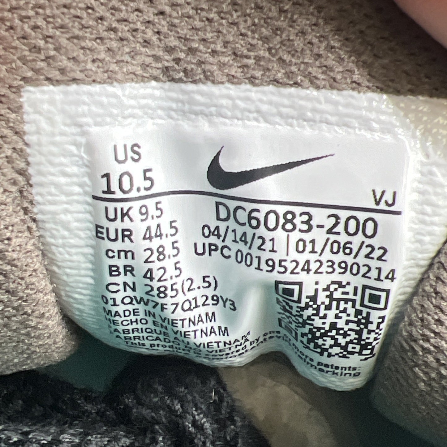 Size 10.5 - Nike Air Max 90 NRG Ridgerock Turbo Green Athletic Shoes DC6083-200