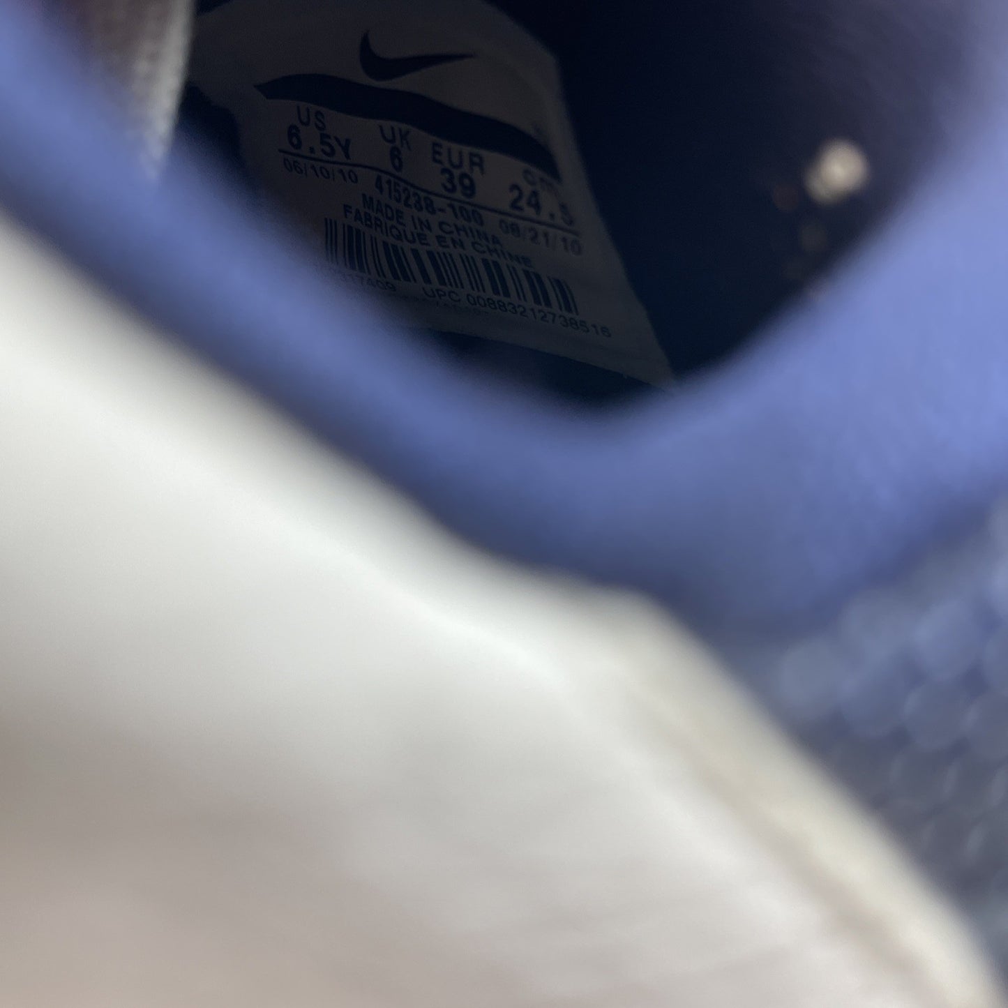 Size 6.5 (GS) - Nike Air Max LeBron VIII Mid Independence Day (415238-100)