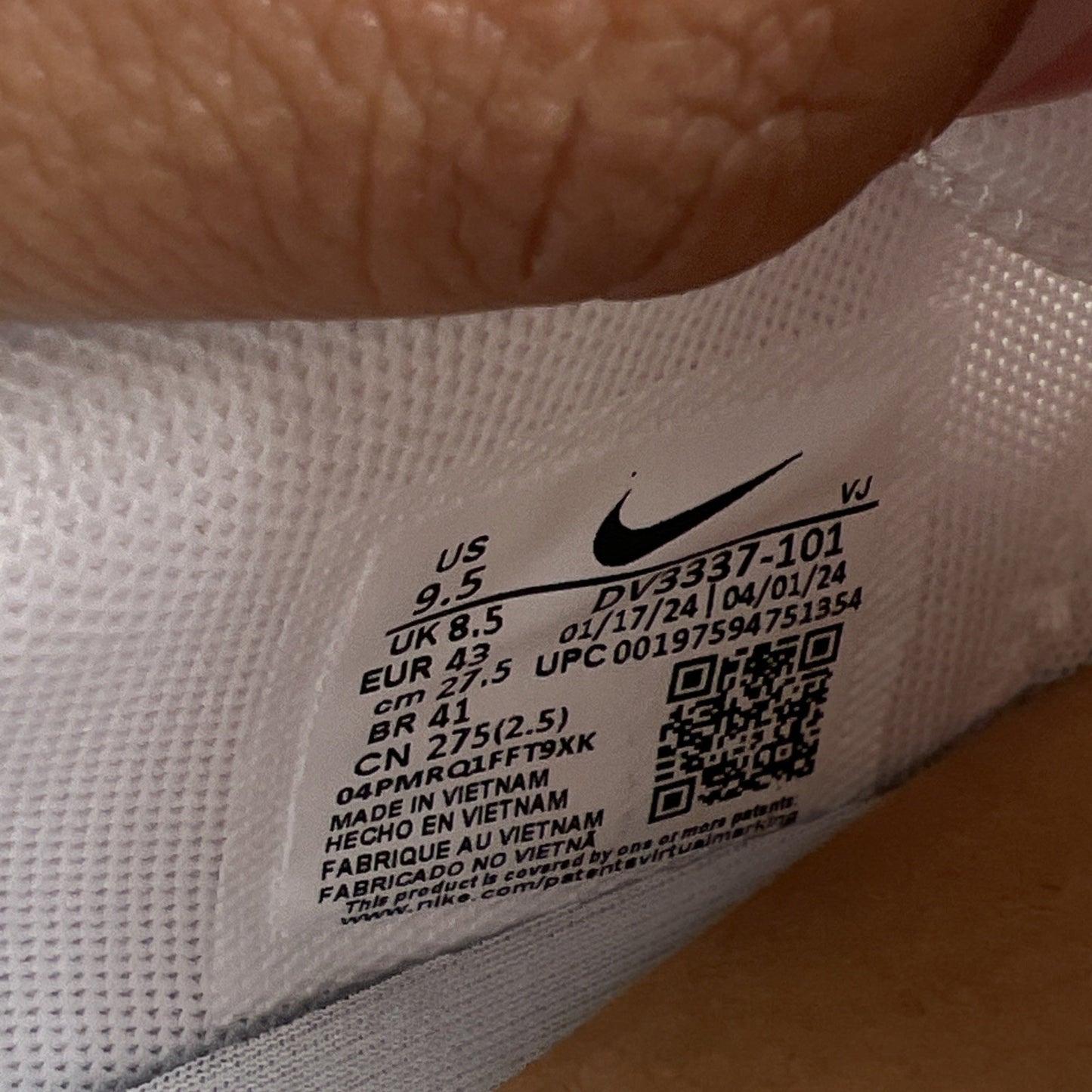 Size 9.5 - Nike Air Max DN White Metallic Silver (DV3337-101)
