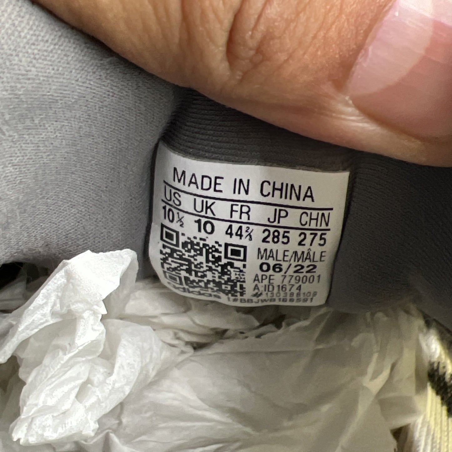 Size 10.5 - adidas Yeezy 700 V3 Fade Salt (ID1674)