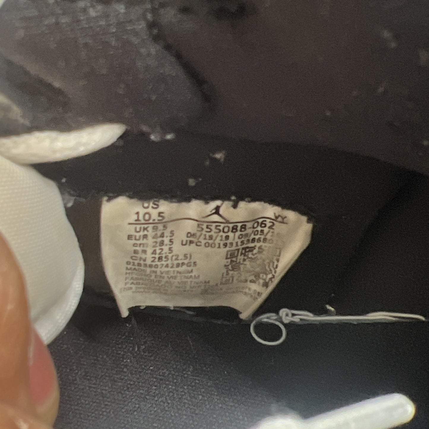 Size 10.5 - Air Jordan 1 Retro High OG Bloodline 2019 (555088-160)
