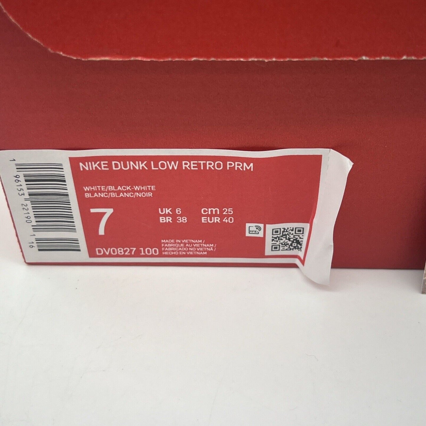 Nike Mens Fashion Sneakers Size 7 Color White/Black-university Red-stadium Green