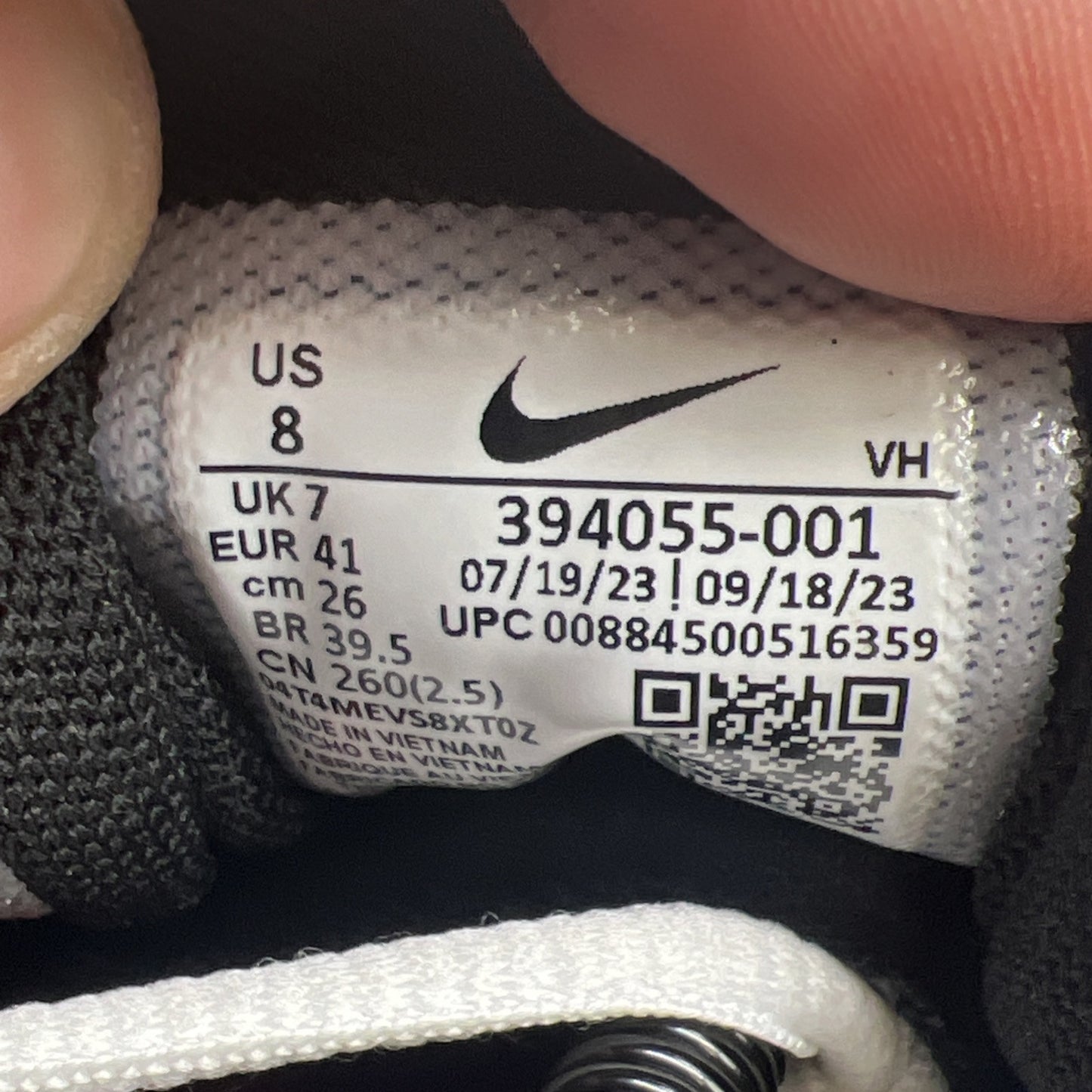 Size 8 - Nike Initiator Metallic Silver Red (394055-001)