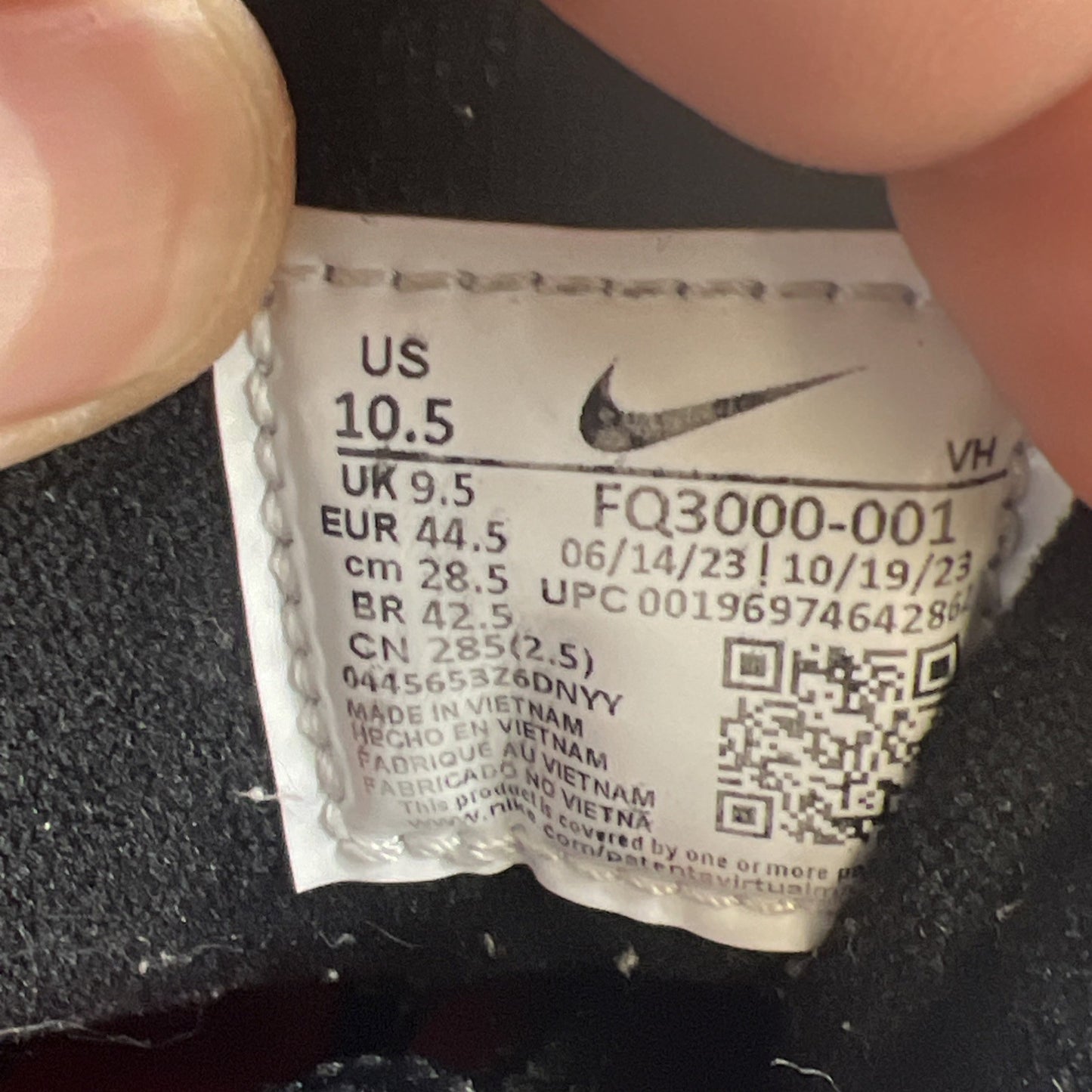 Size 10.5 - Nike Supreme x Darwin SB Low Black (FQ3000-001)
