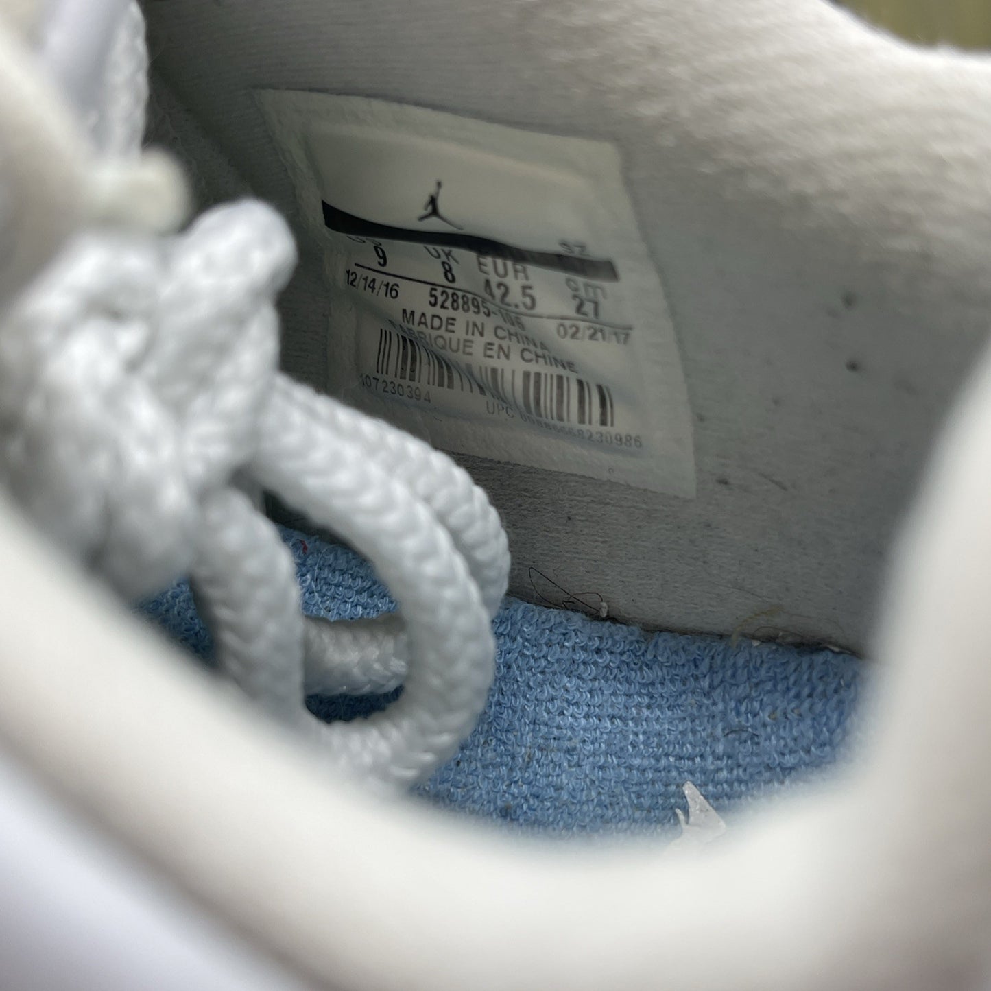 Size 9 - Jordan 11 Retro Low UNC White Blue Leather (528895-106)