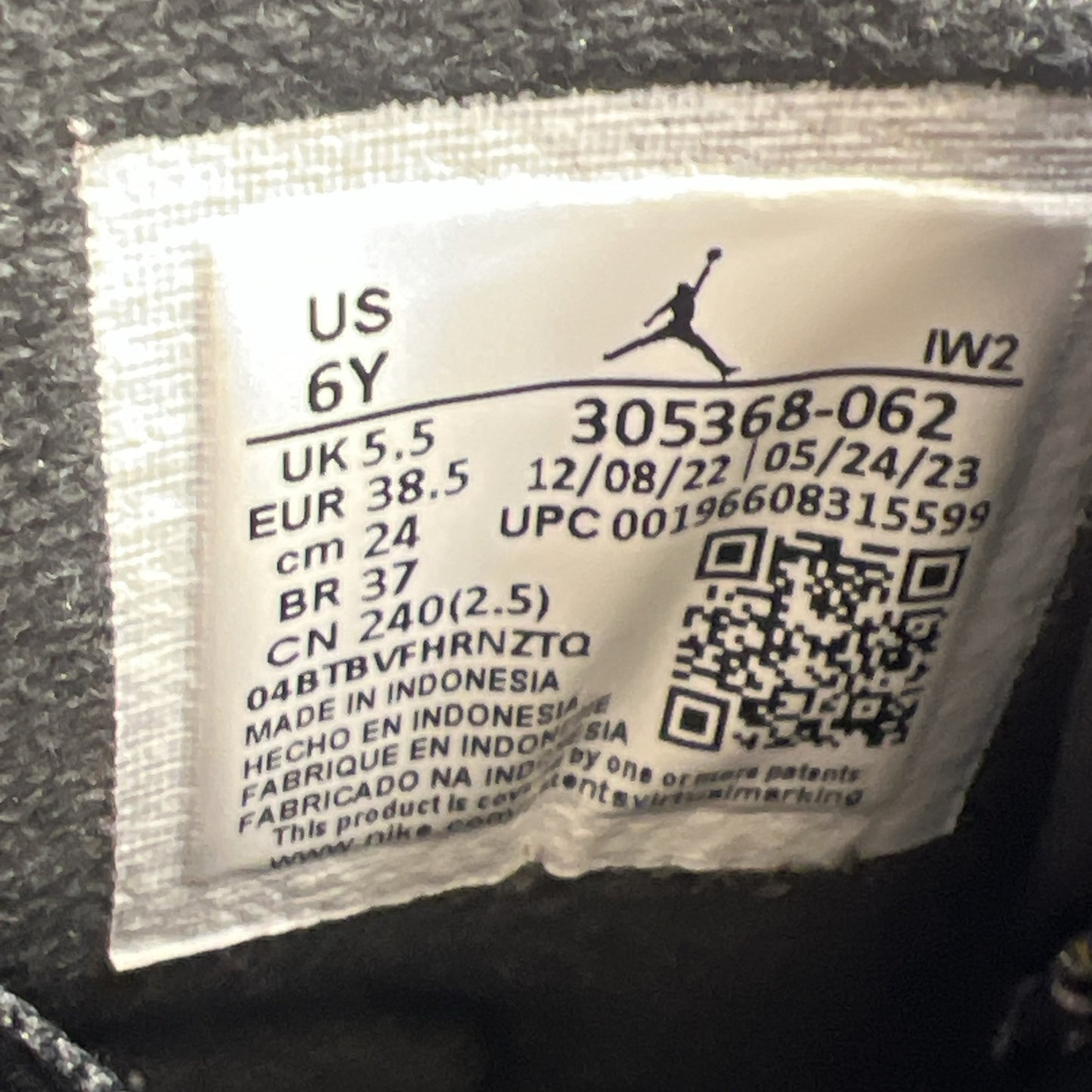 Size 6Y - Air Jordan 8 Retro Playoff (305368-062)