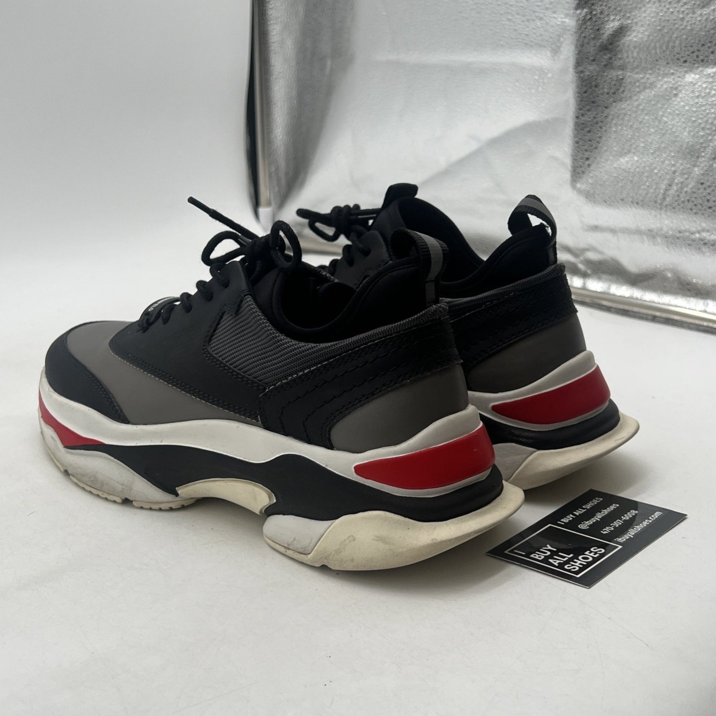 Size 42D - KARL LAGERFELD PARIS SNEAKERS