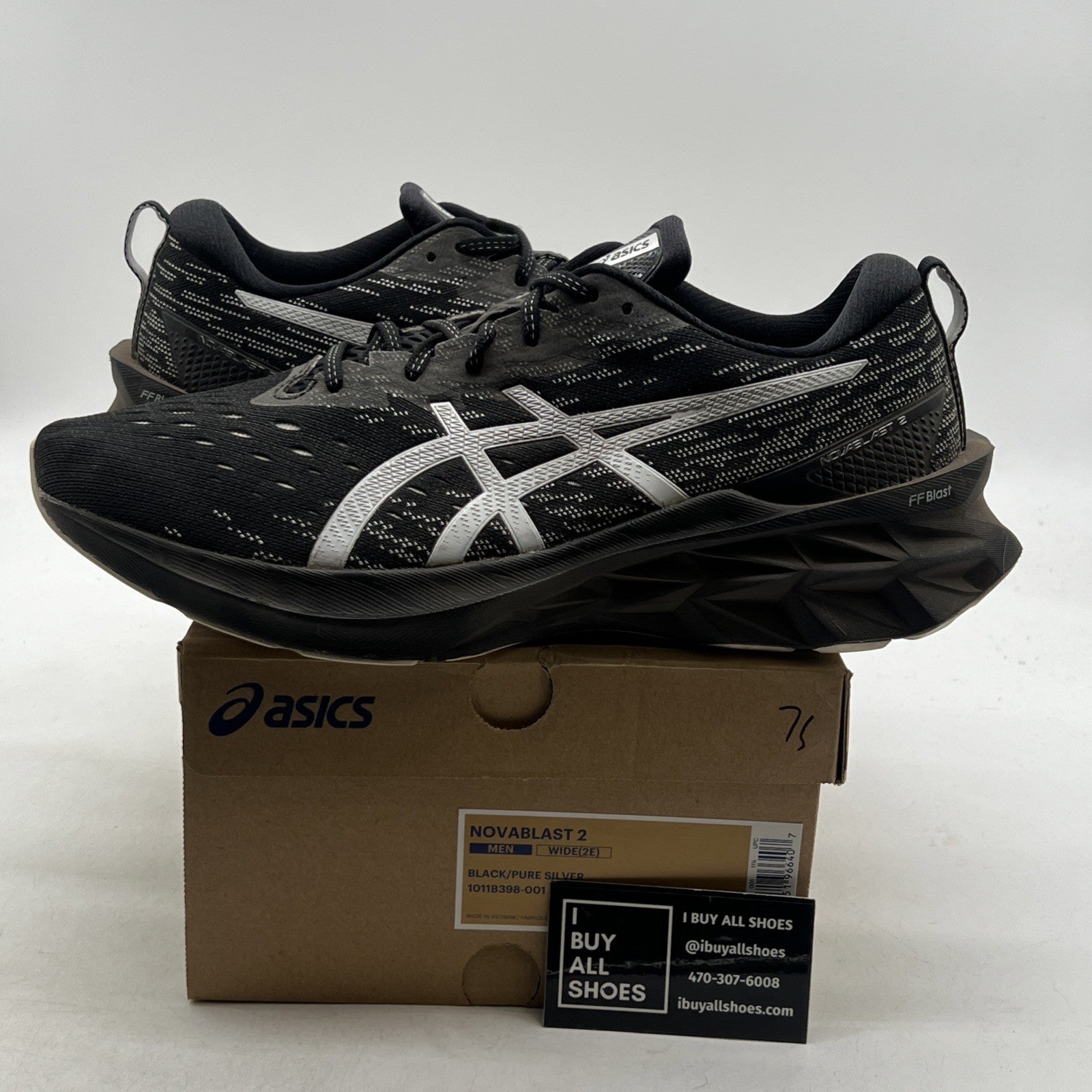 Size 11.5 - ASICS NOVABLAST 2 BLACK / PURE SILVER MENS RUNNING (1101B398-001)