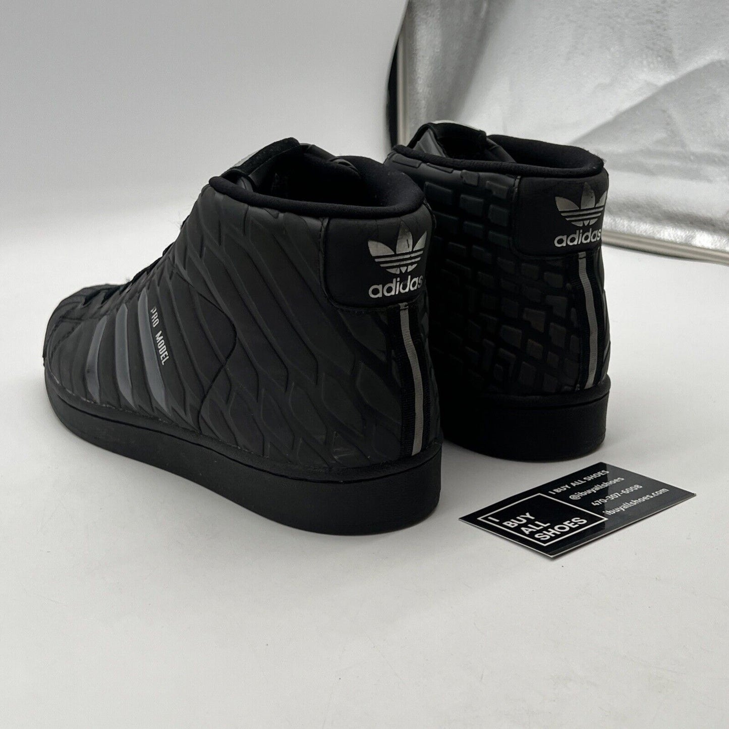 Size 10 - adidas Pro Model Xeno (Q16534)