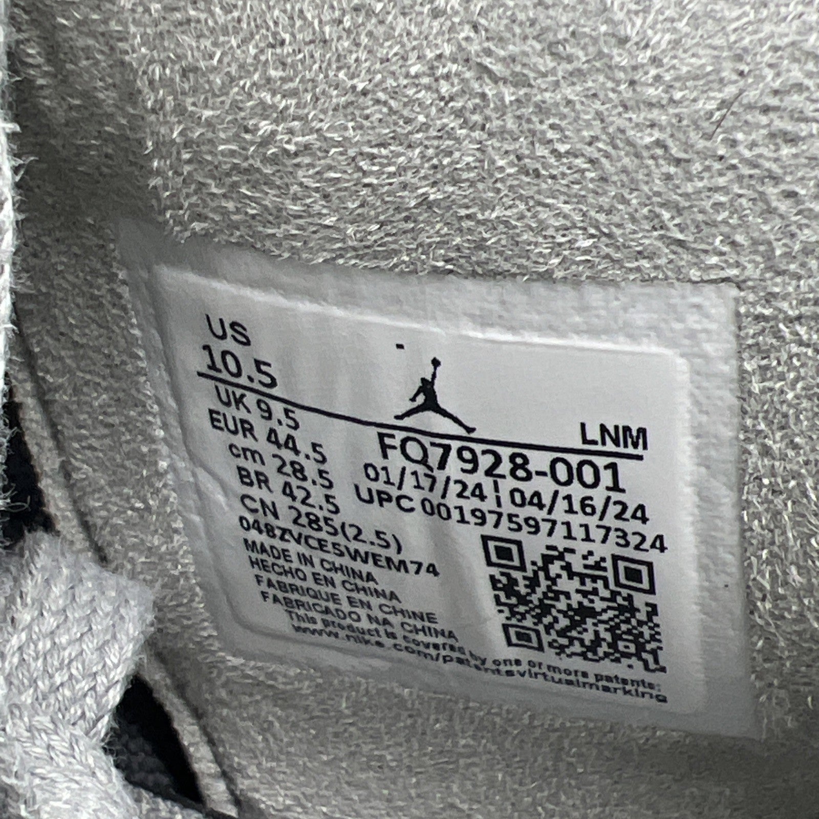 Size 10.5 - Air Jordan 4 Retro SE Wet Cement (FQ7928-001)