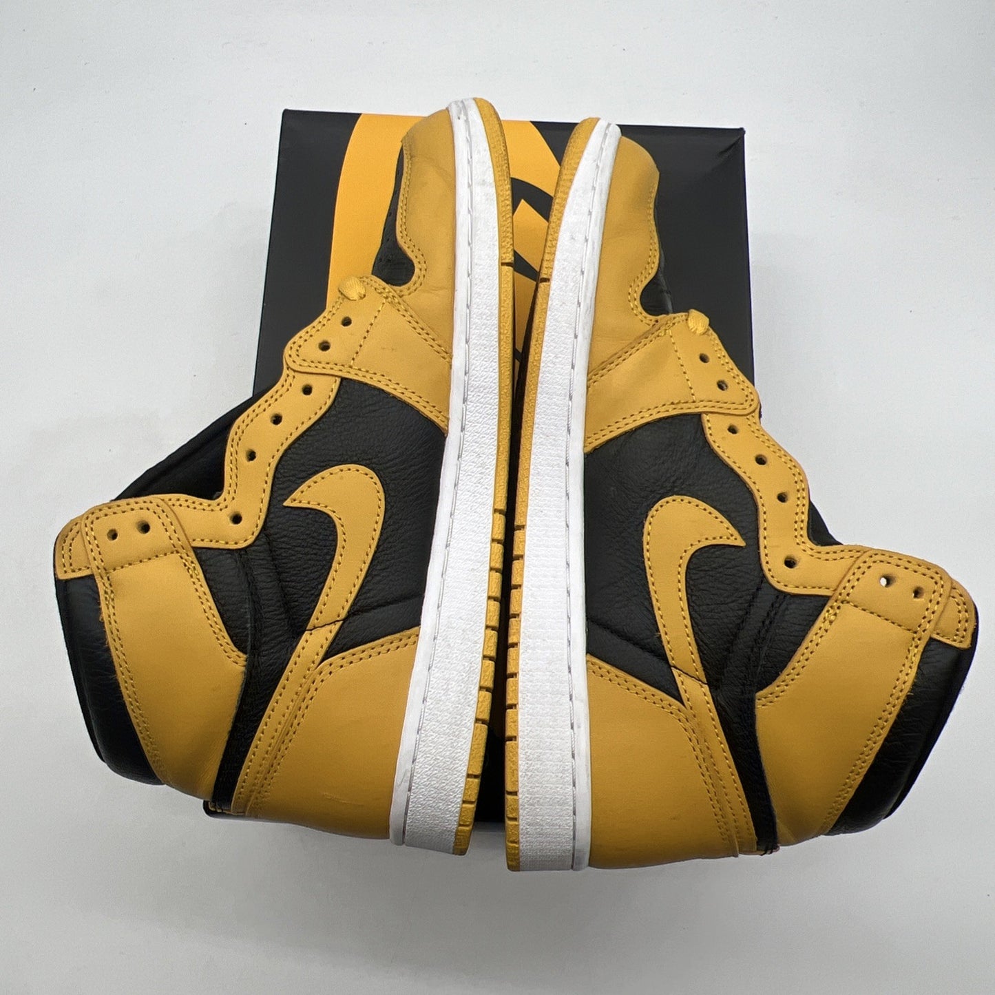 Size 10.5 - Air Jordan 1 Retro OG High Pollen (555088-701)