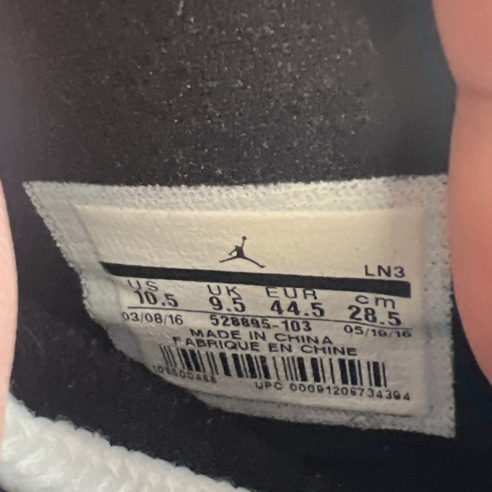 Size 10.5 - Air Jordan 11 Retro Low Closing Ceremony (528895-103)
