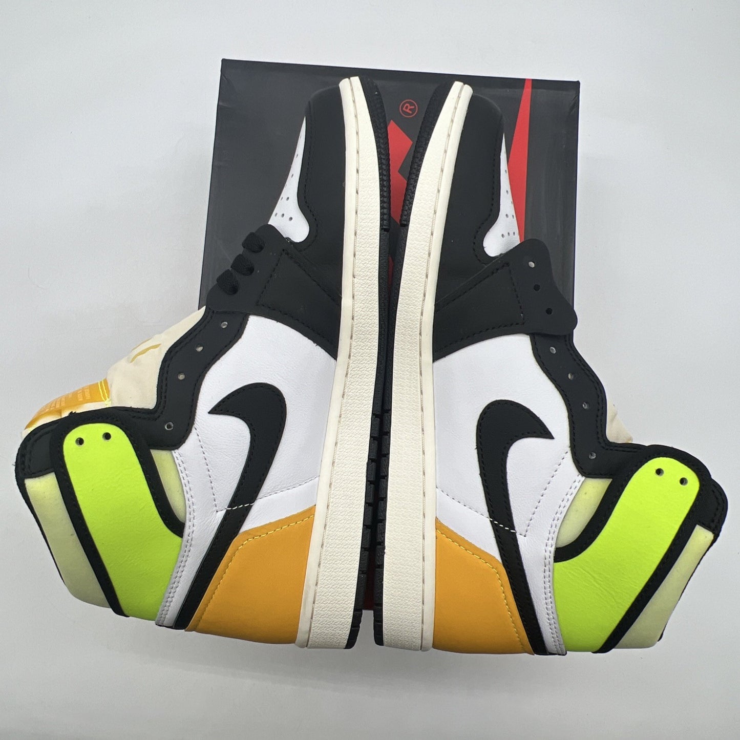 Size 10.5 - Air Jordan 1 Retro High OG Volt (555088-118)