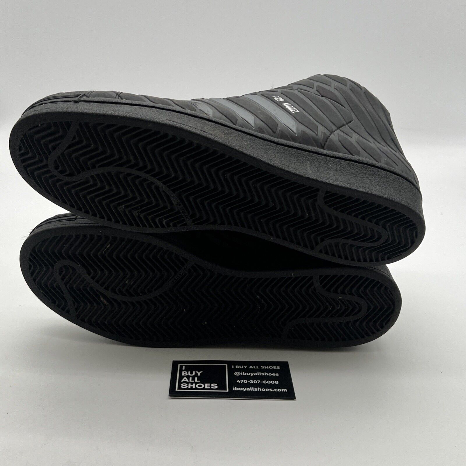 Size 10 - adidas Pro Model Xeno (Q16534)