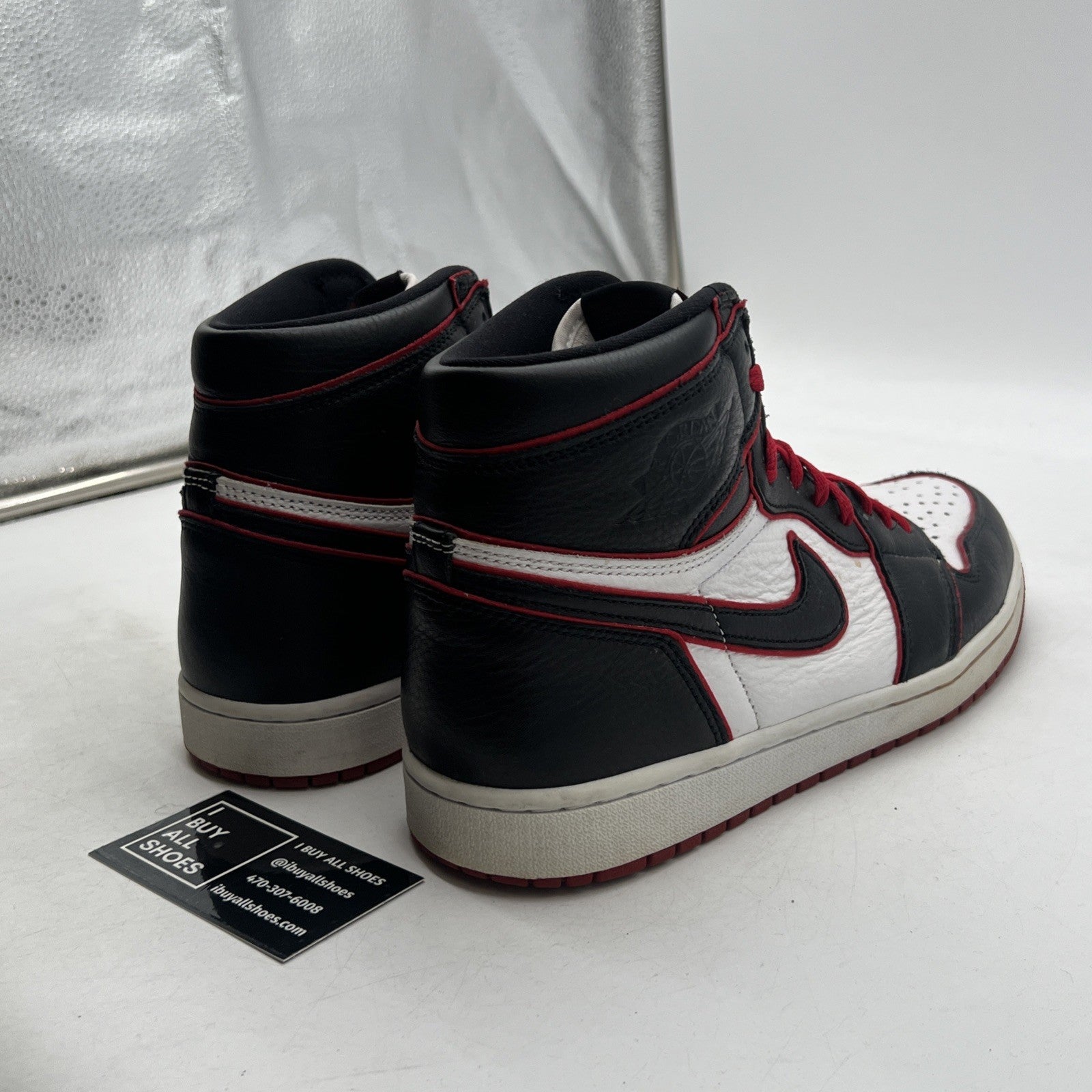Size 10.5 - Air Jordan 1 Retro High OG Bloodline 2019 (555088-160)