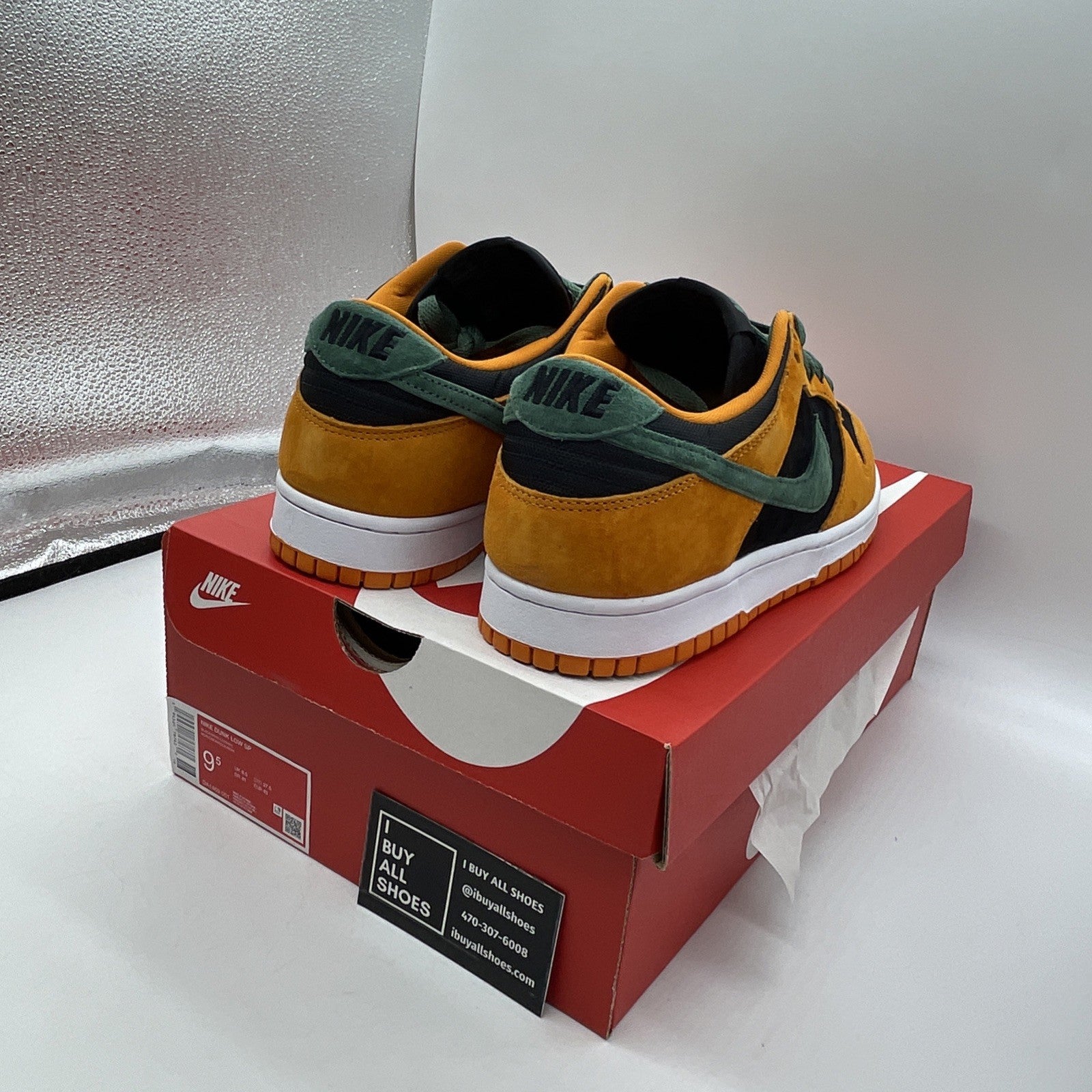 Size 9.5 - Nike Dunk SP Retro 2020 Low Ceramic Black Green Suede (DA1469-001)