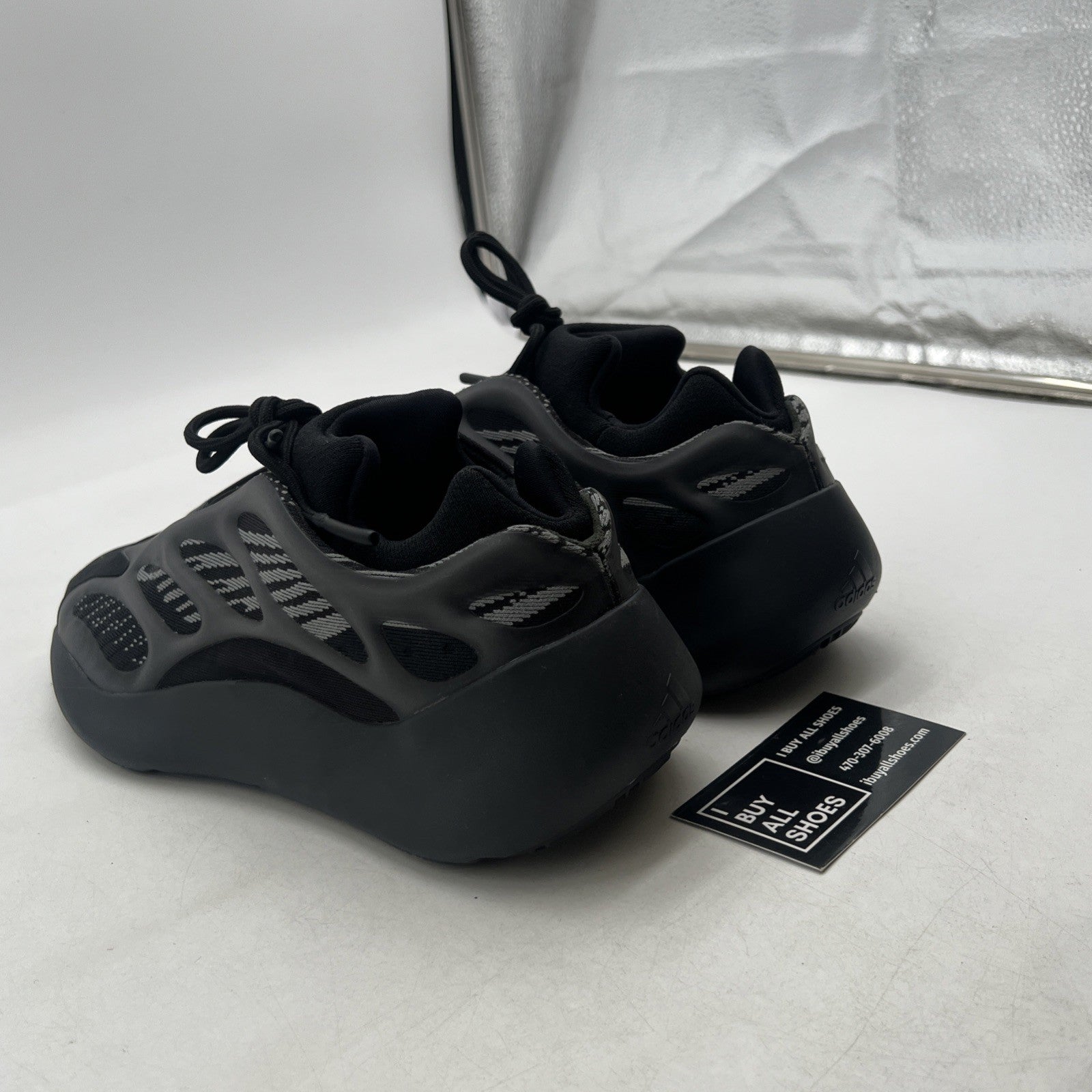 Size 9.5 - Adidas Yeezy 700 V3 Alvah (H67799)