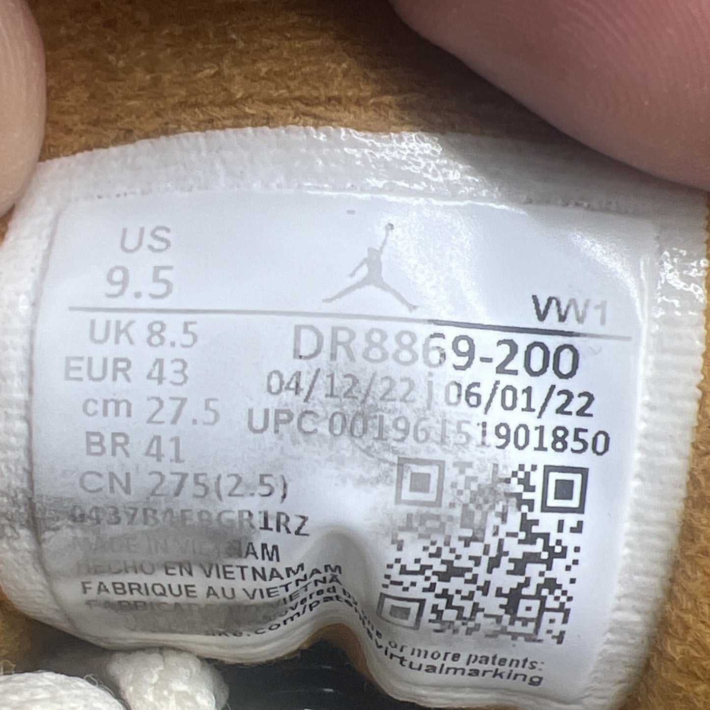 Size 9.5 - Air Jordan 3 Retro SE Winterized (DR8869-200)
