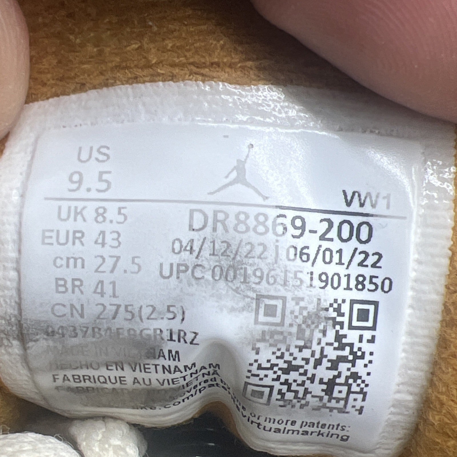 Size 9.5 - Air Jordan 3 Retro SE Winterized (DR8869-200)