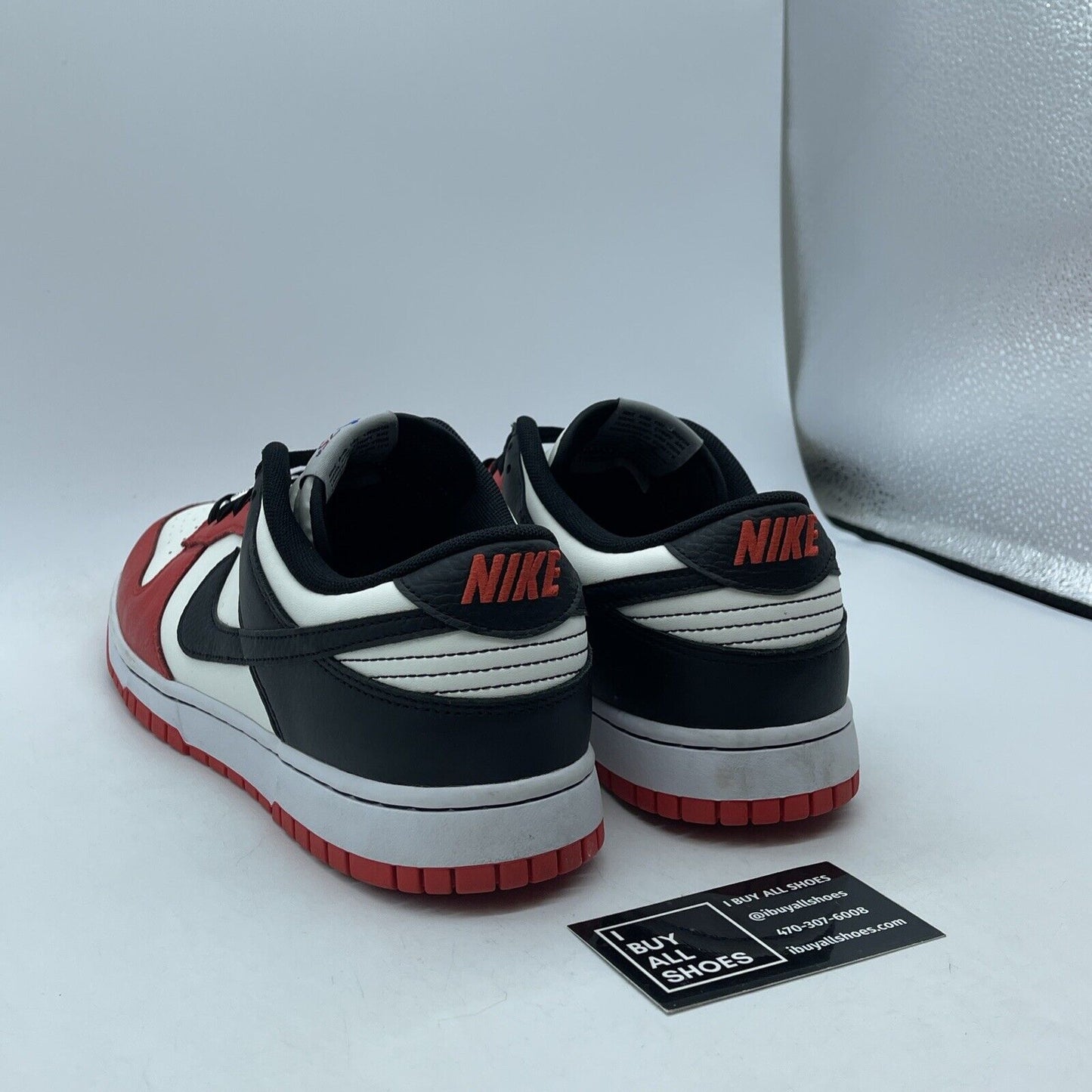 Size 10.5 - Nike Dunk Low EMB x NBA 75th Anniversary - Bulls 2021 (DD3363-100)