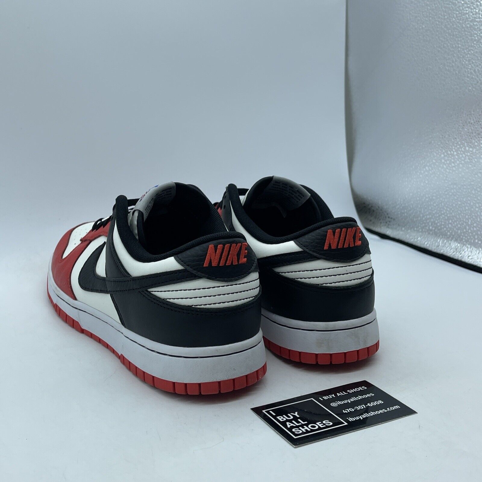 Size 10.5 - Nike Dunk Low EMB x NBA 75th Anniversary - Bulls 2021 (DD3363-100)