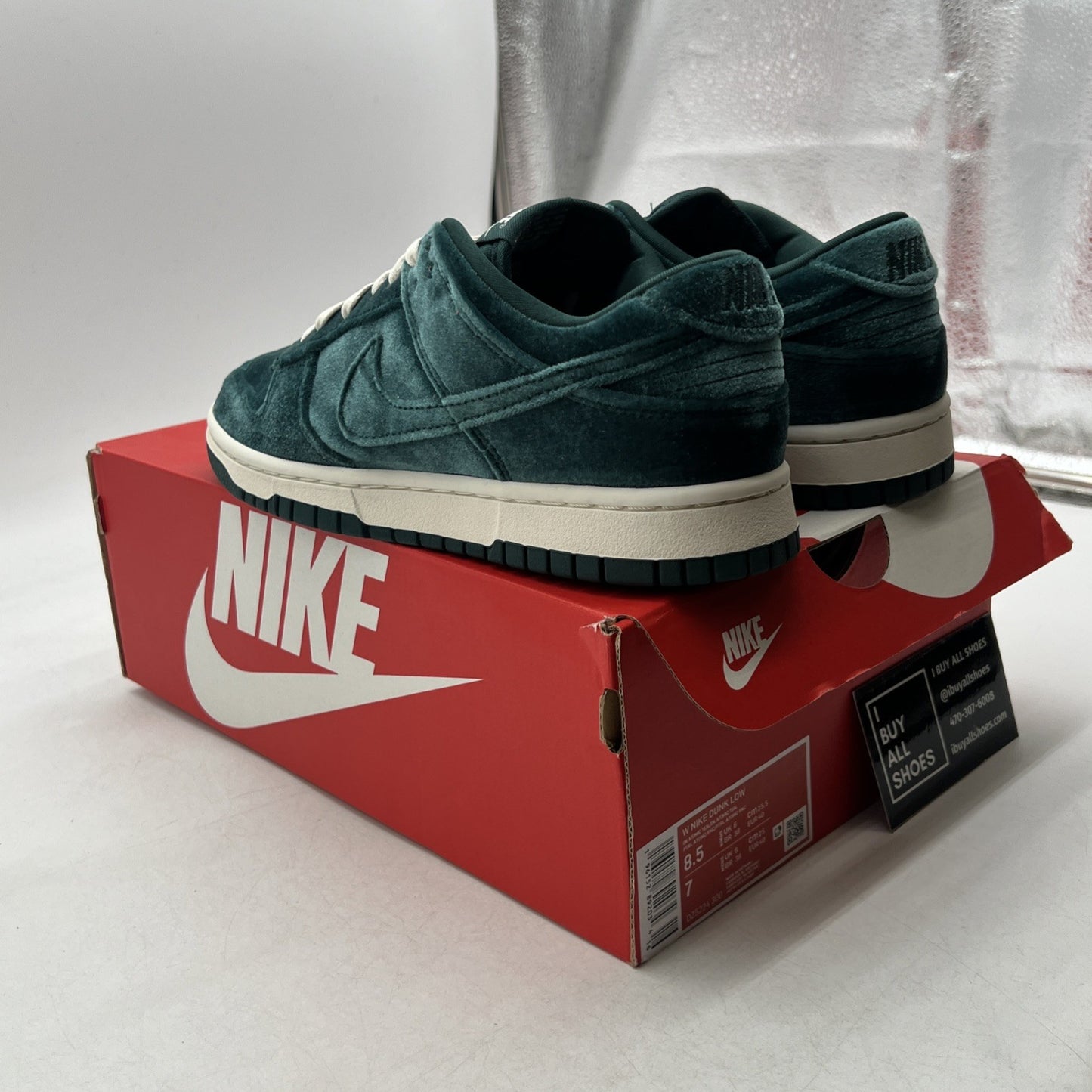 Size 8.5 - Nike Dunk Low Green Velvet W (DZ5224-300)