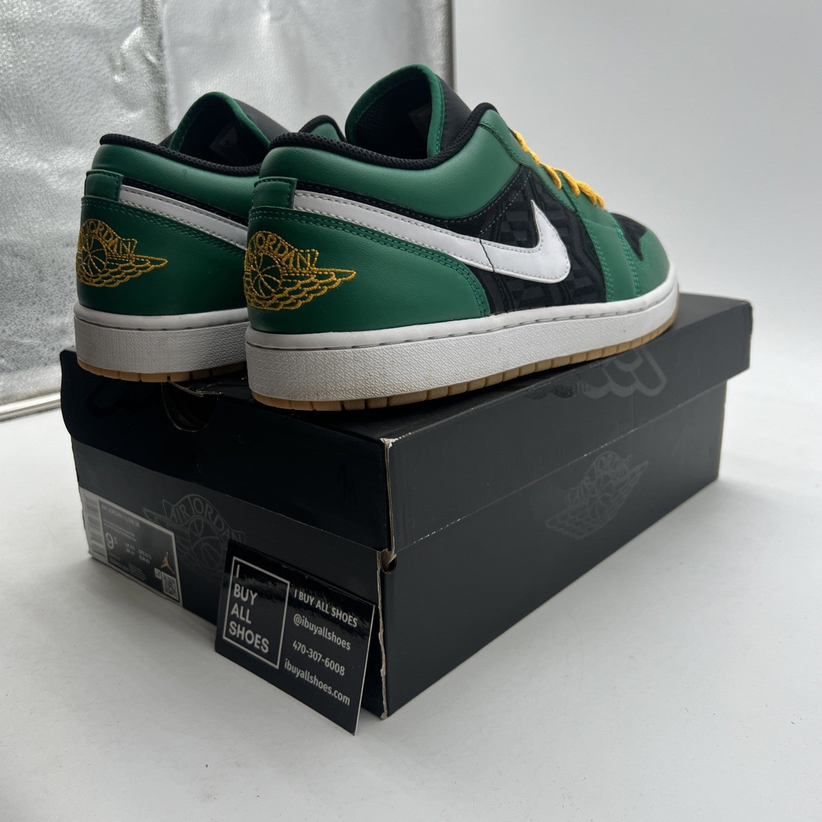 Size 9.5 - Air Jordan 1 SE Low Christmas (DQ8422-300)
