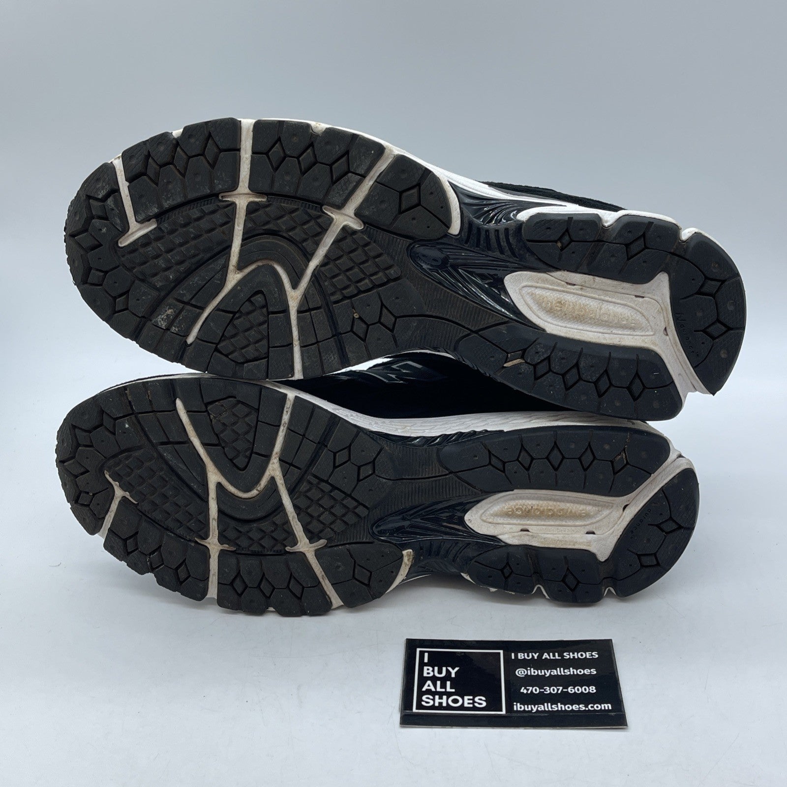 Size 8.5 - New Balance 2002R Black Gunmetal Grey Suede Leather (M2002RBK)