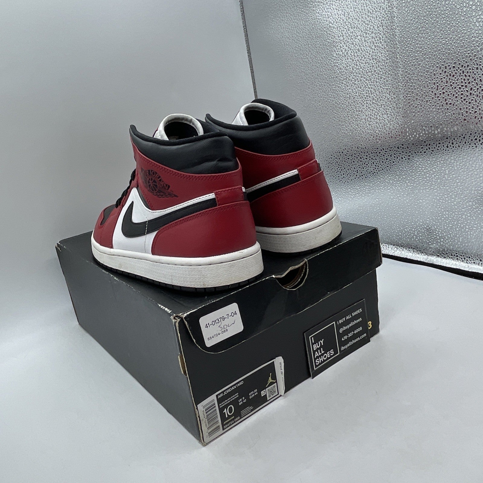 Size 10 - Jordan 1 Mid Chicago Black Toe White Red Leather (554724-069)