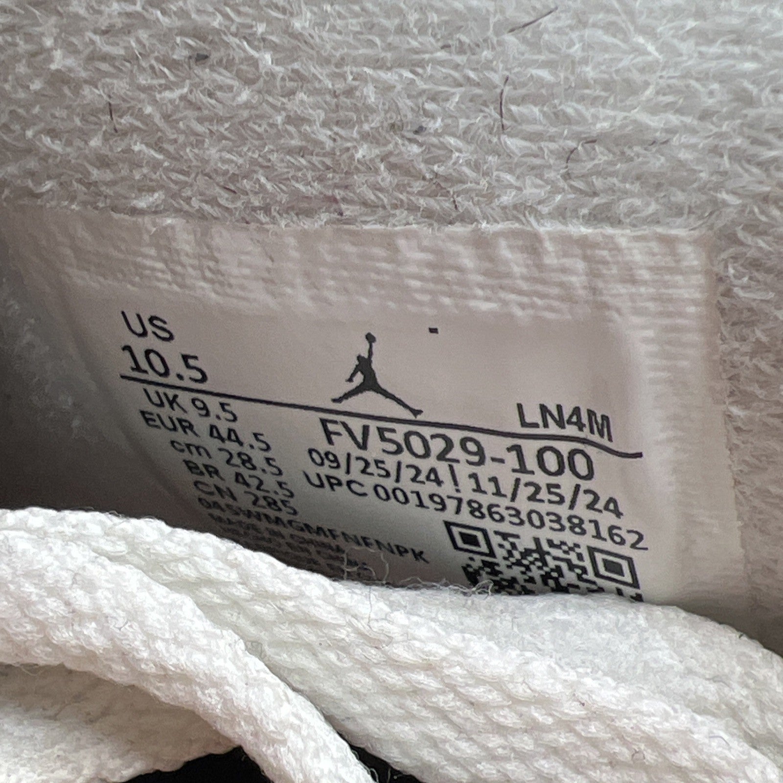 Size 10.5 - Air Jordan 4 Retro OG 2025 White Cement (FV5029-100)