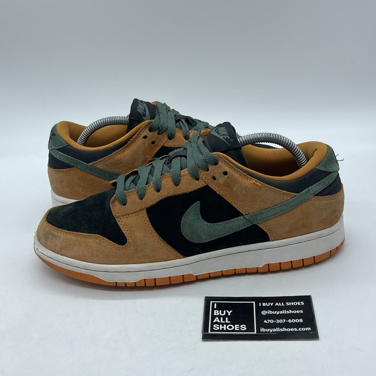 Size 9.5 - Nike Dunk SP Retro 2020 Low Ceramic Orange Green Suede (DA1469-001)