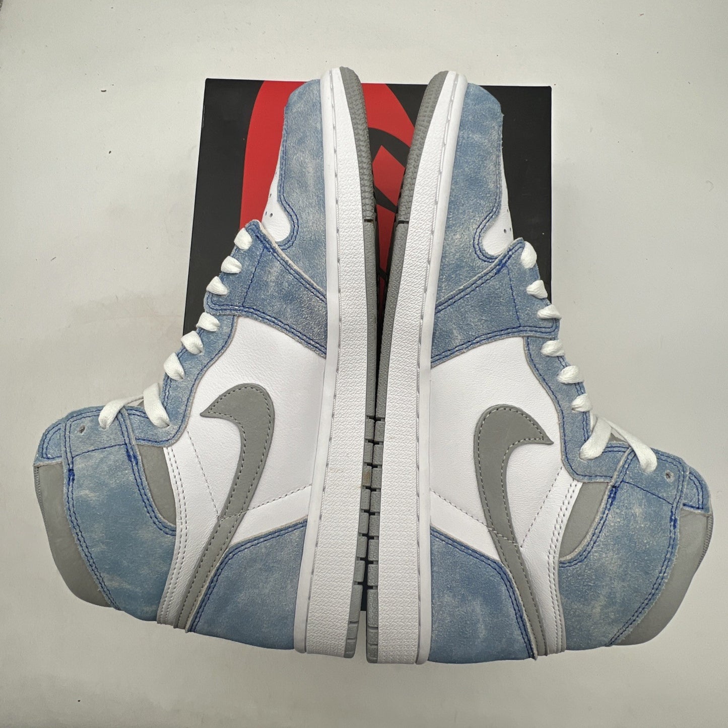 Size 10.5 - Air Jordan 1 Retro OG High Hyper Royal (555088-402)