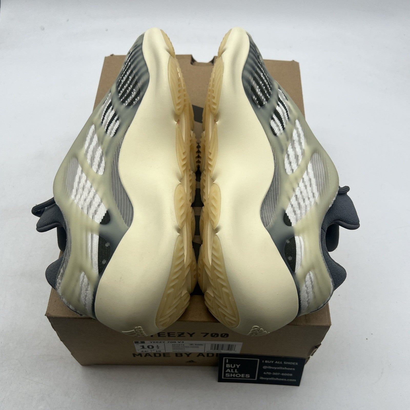 Size 10.5 - adidas Yeezy 700 V3 Fade Salt (ID1674)