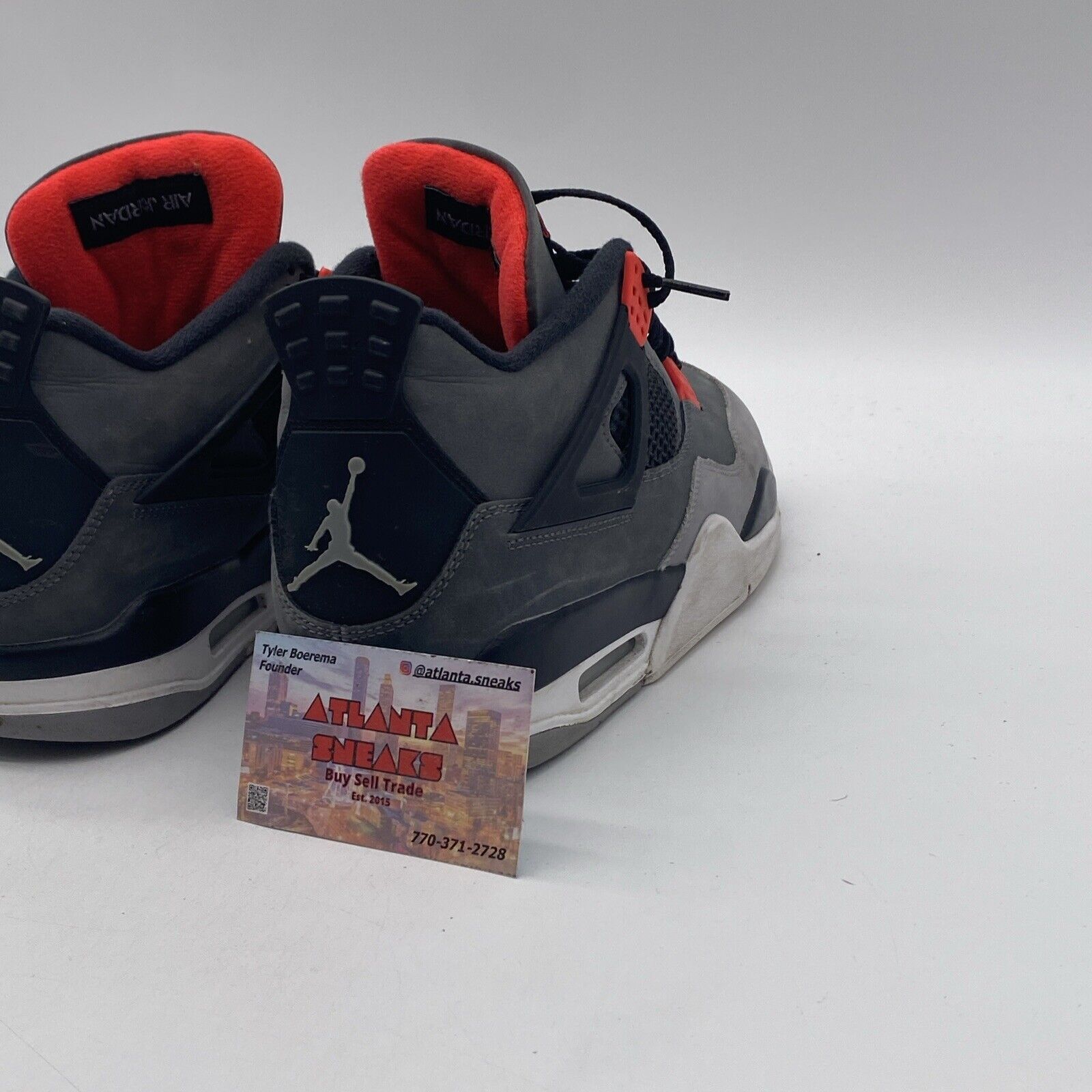 Size 9 - Jordan 4 Retro Mid Infrared