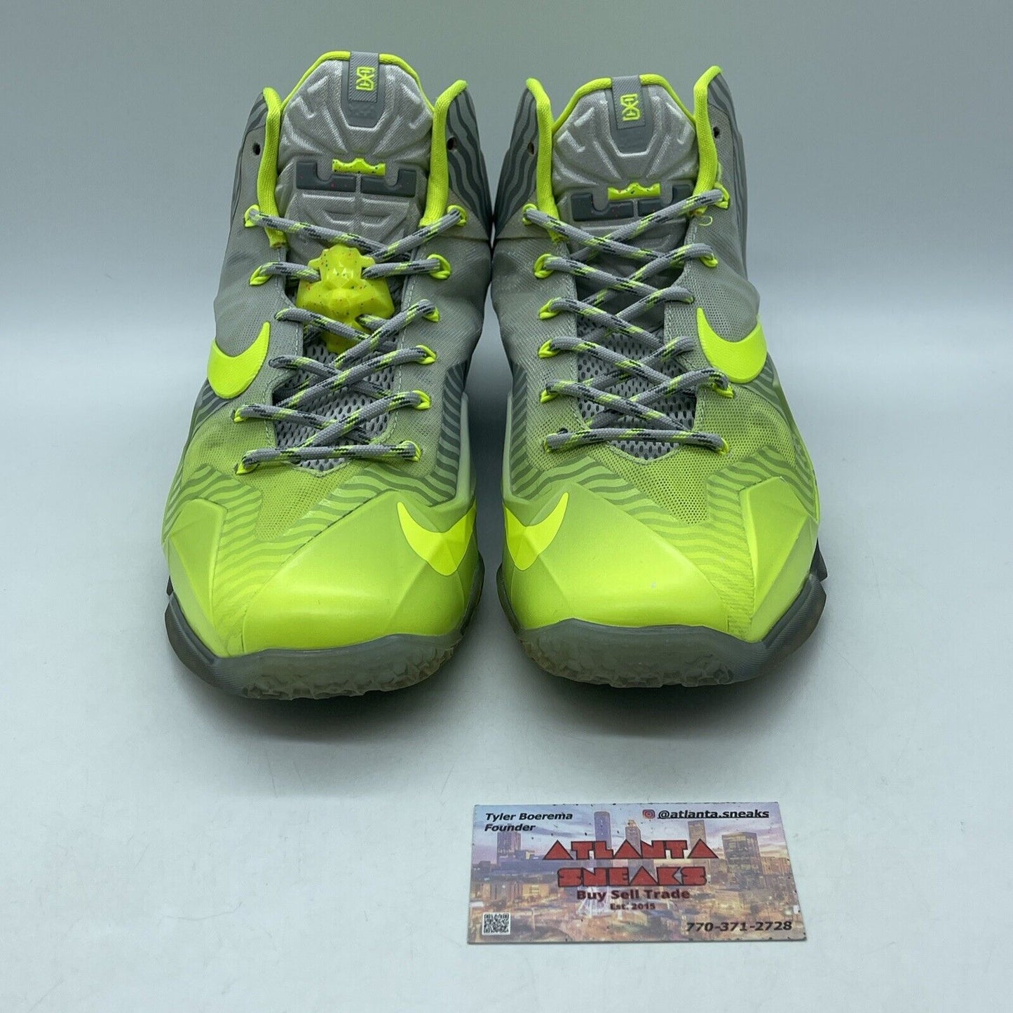 Size 10 - Nike LeBron 11 Maison du LeBron Grey Neon Yellow rather (683252-074)