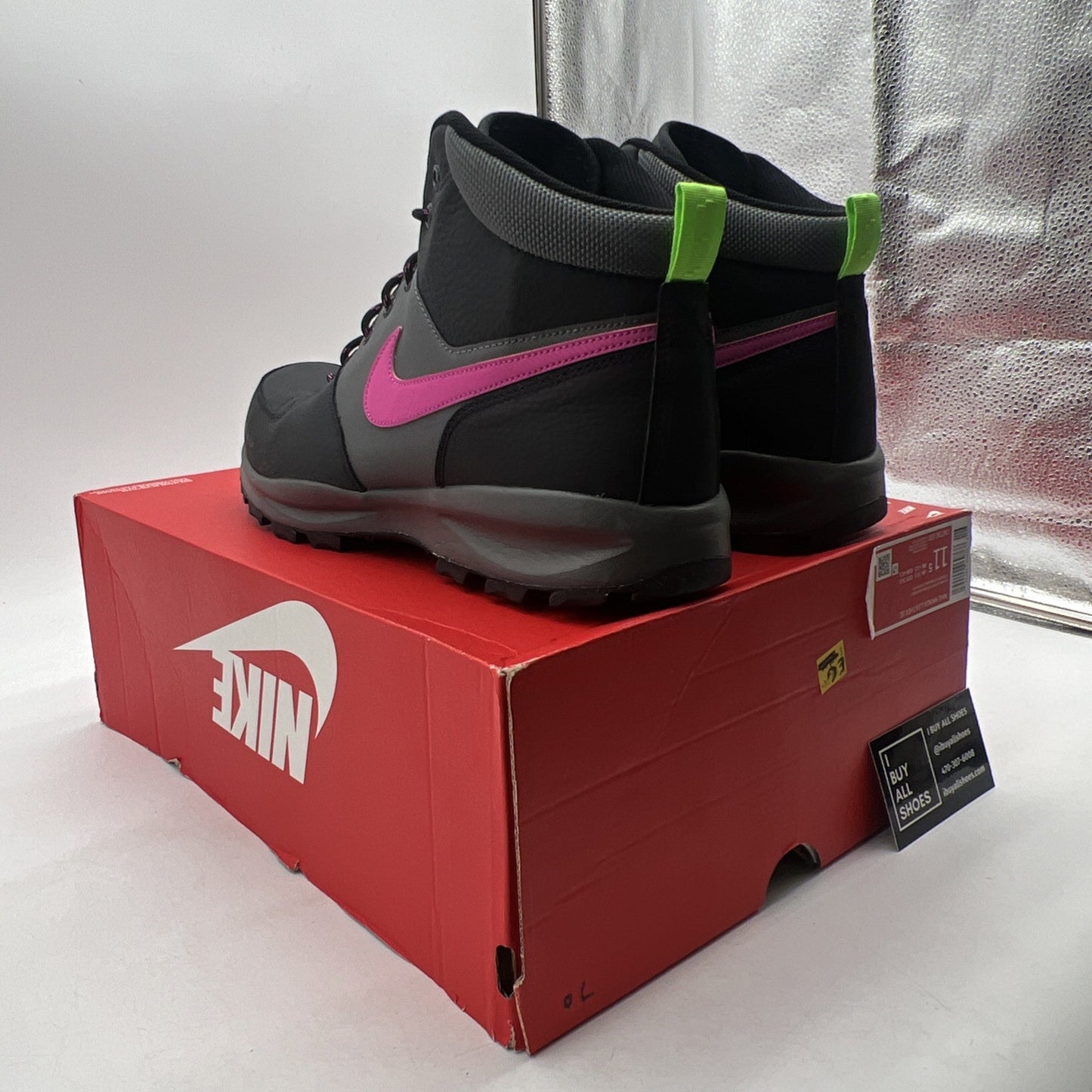 Size 11.5 - Nike Manoa Leather SE Black Fuchsia Pink Iron Grey (CW7360-001)