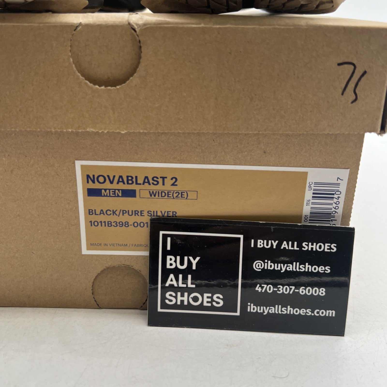 Size 11.5 - ASICS NOVABLAST 2 BLACK / PURE SILVER MENS RUNNING (1101B398-001)