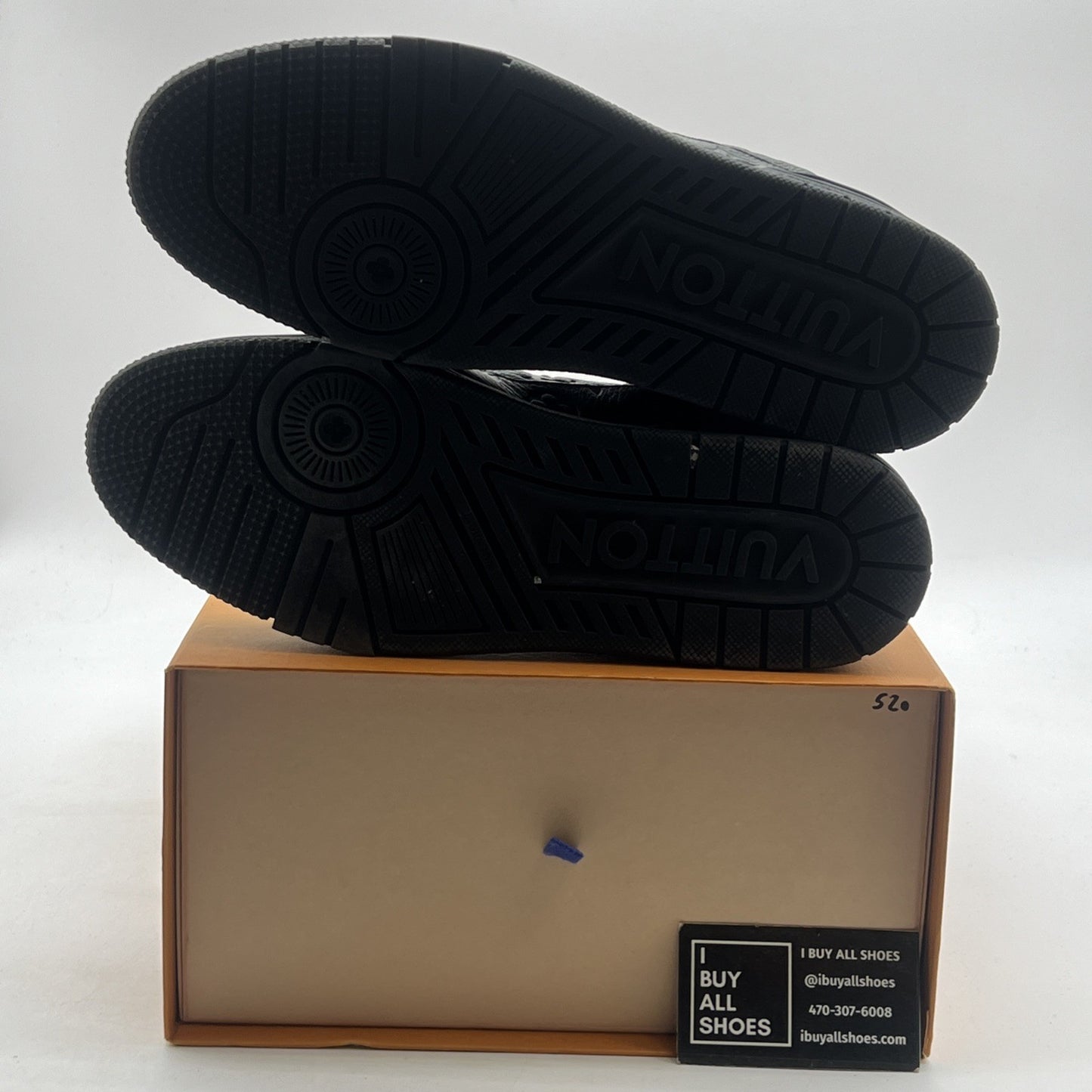 Size 9LV - Louis Vuitton Trainer ' Black '