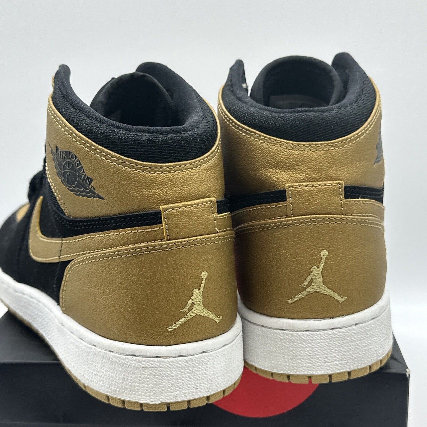 Nike Air Jordan Retro 1 High BG “Melo” 5.5Y Black Gold GS 705300-026✅