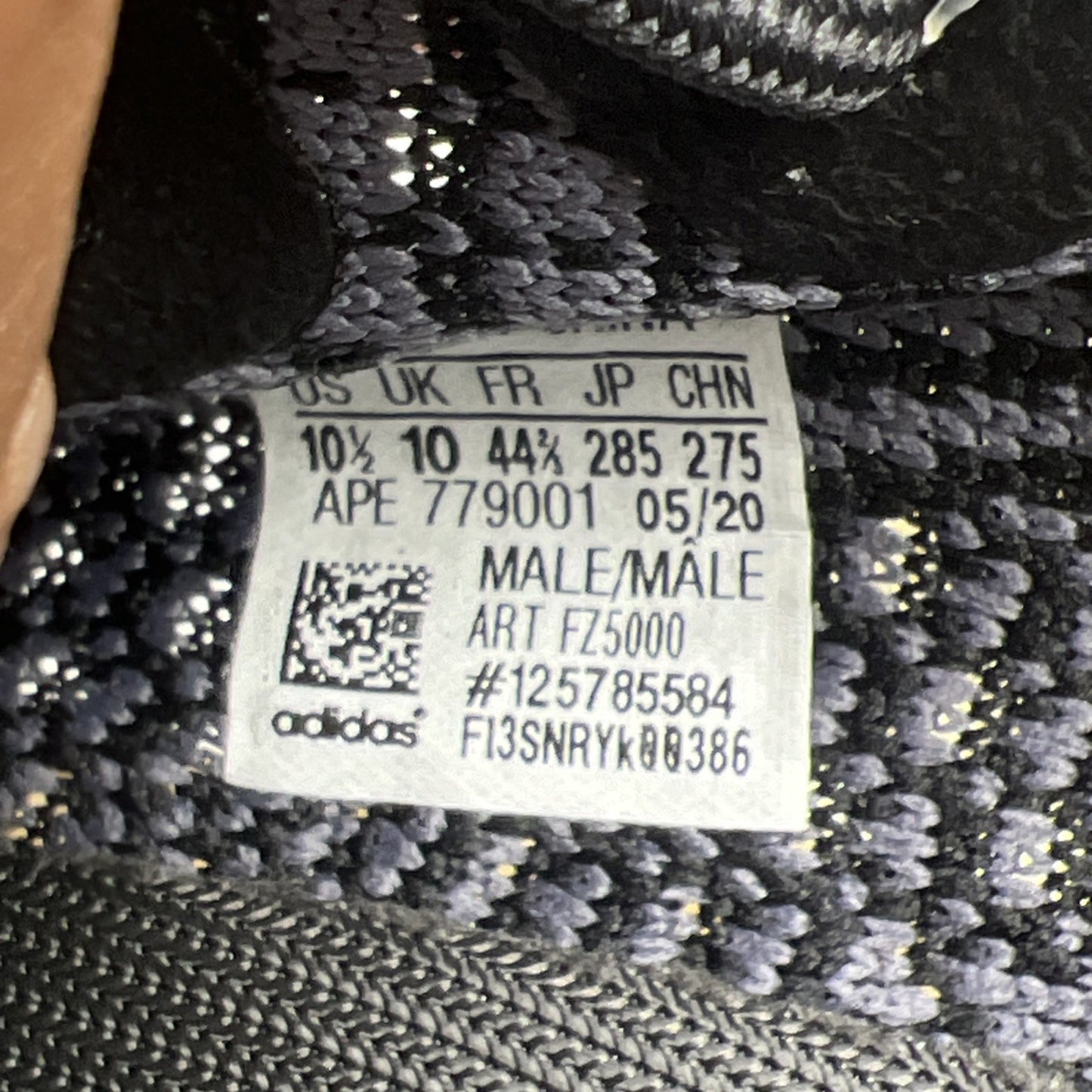 Size 10.5 - adidas Yeezy Boost 350 V2 Low Carbon (FZ5000)
