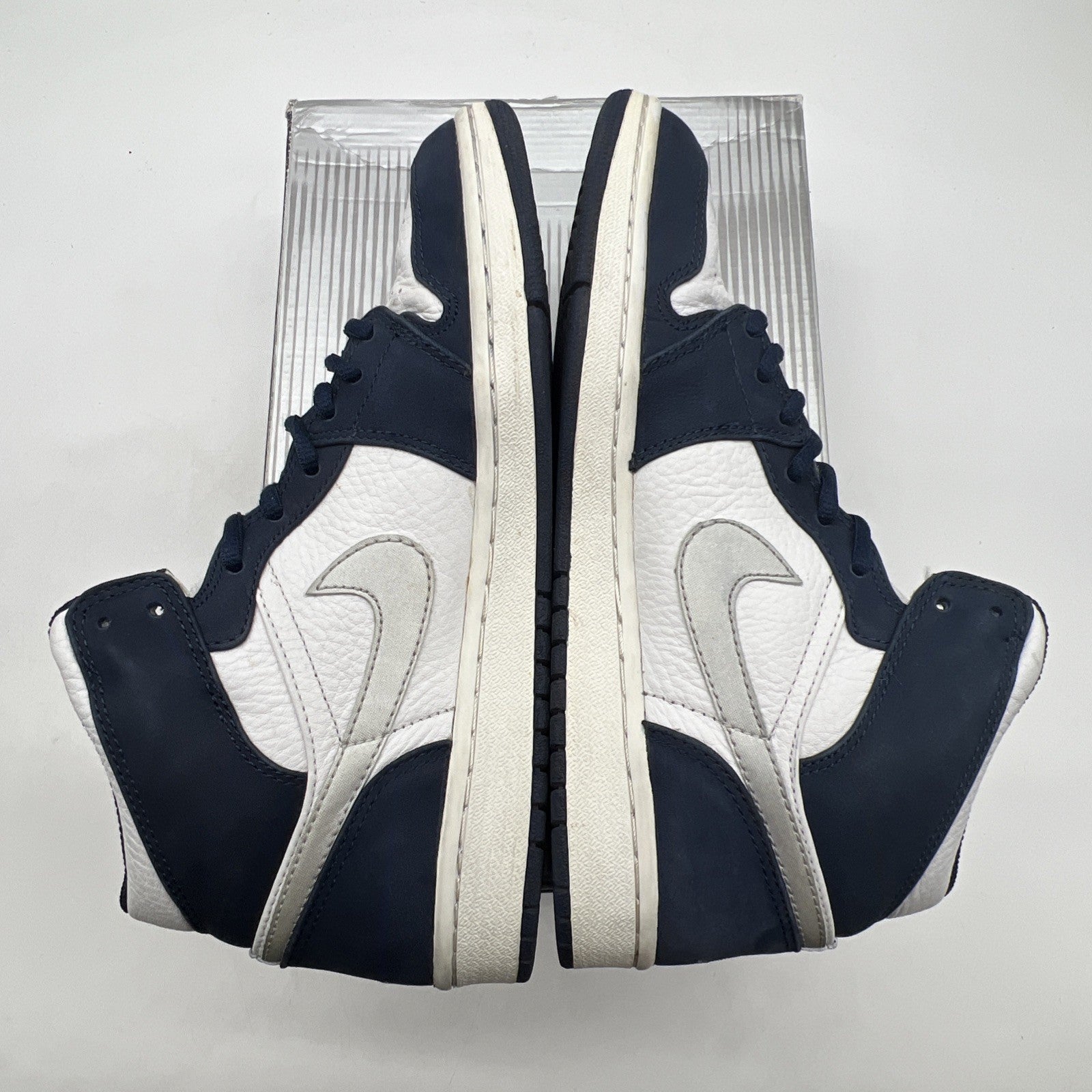 Size 9.5 - Air Jordan 1 Retro + Midnight Navy (136065-101)