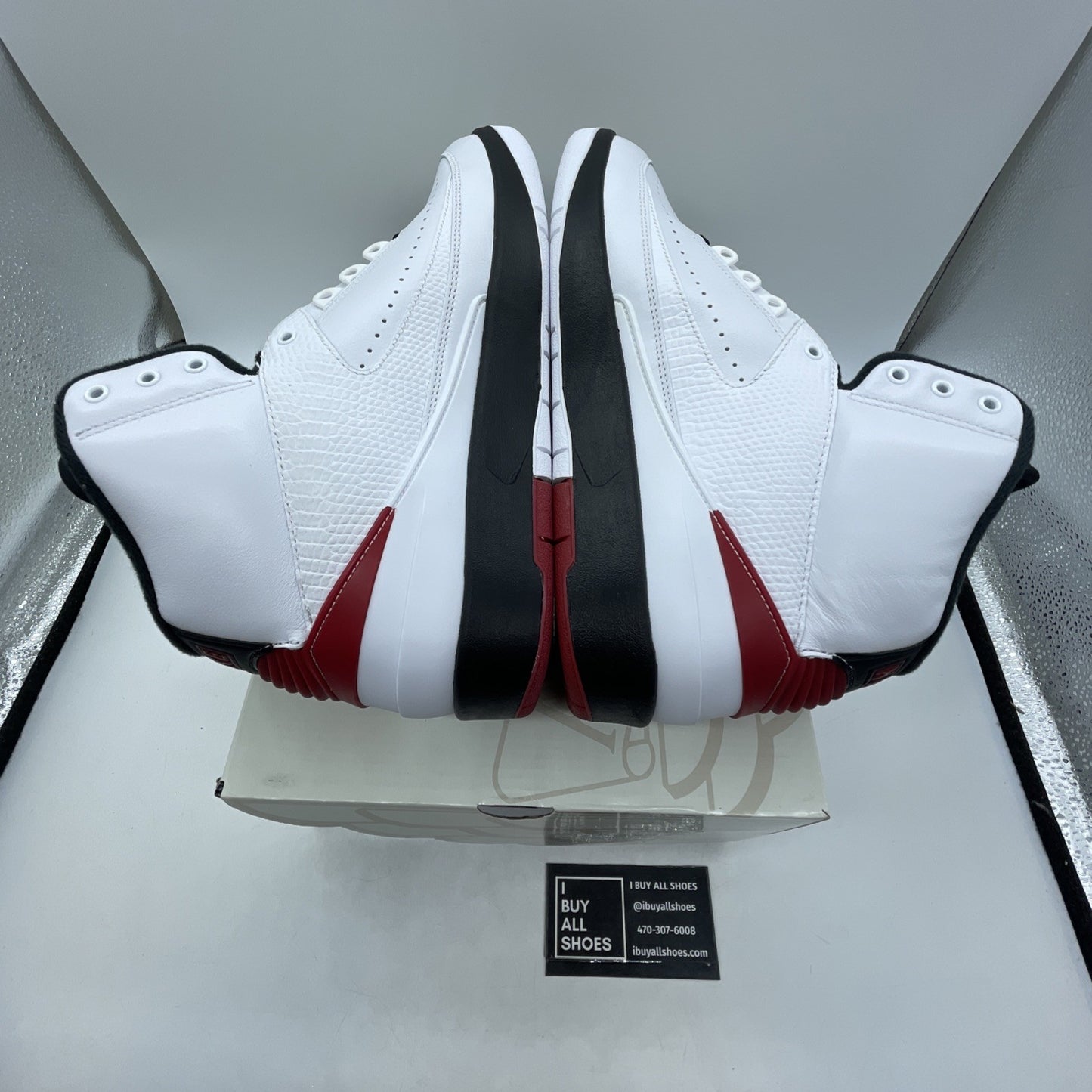 Size 9 - Air Jordan 2 Retro Mid Chicago (DX2454-106)