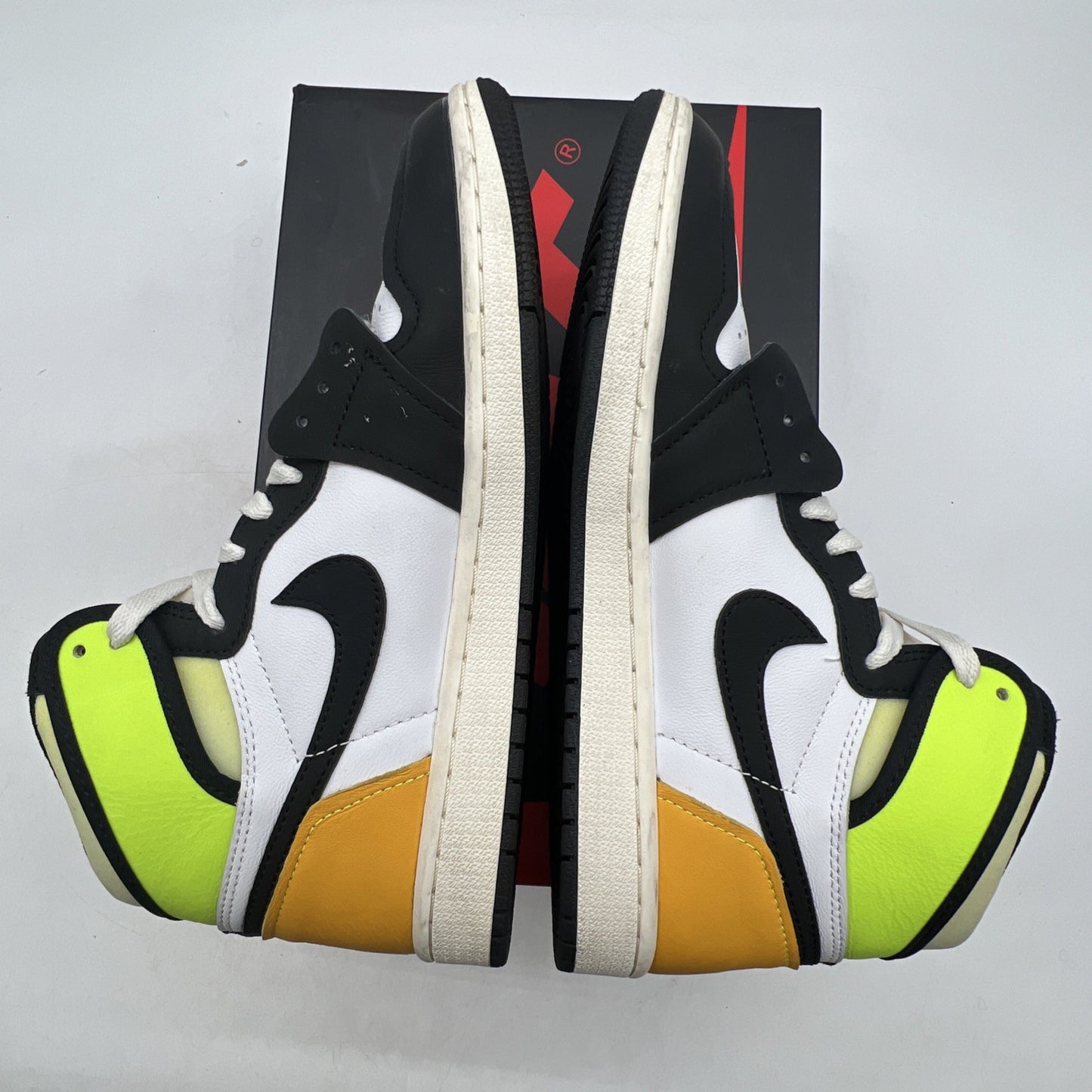 Size 8 - Air Jordan 1 Retro High OG Volt (555088-118)