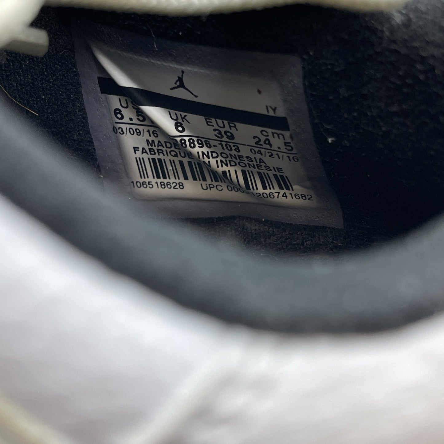 Size 6.5Y - Air Jordan 11 Retro Low Closing Ceremony (528896-103)