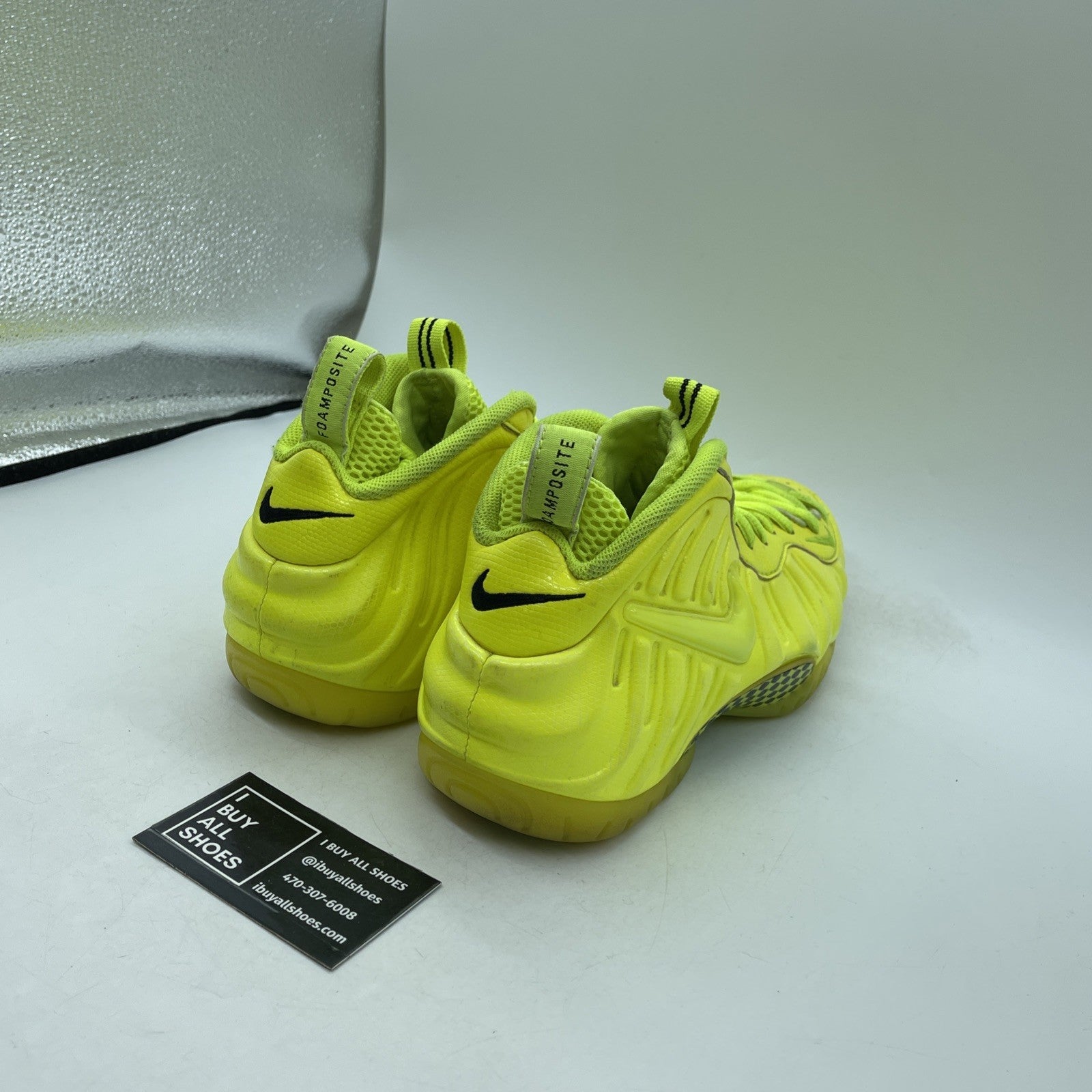 Size 7.5 - Nike Air Foamposite Pro Volt 2014 (624041-700)
