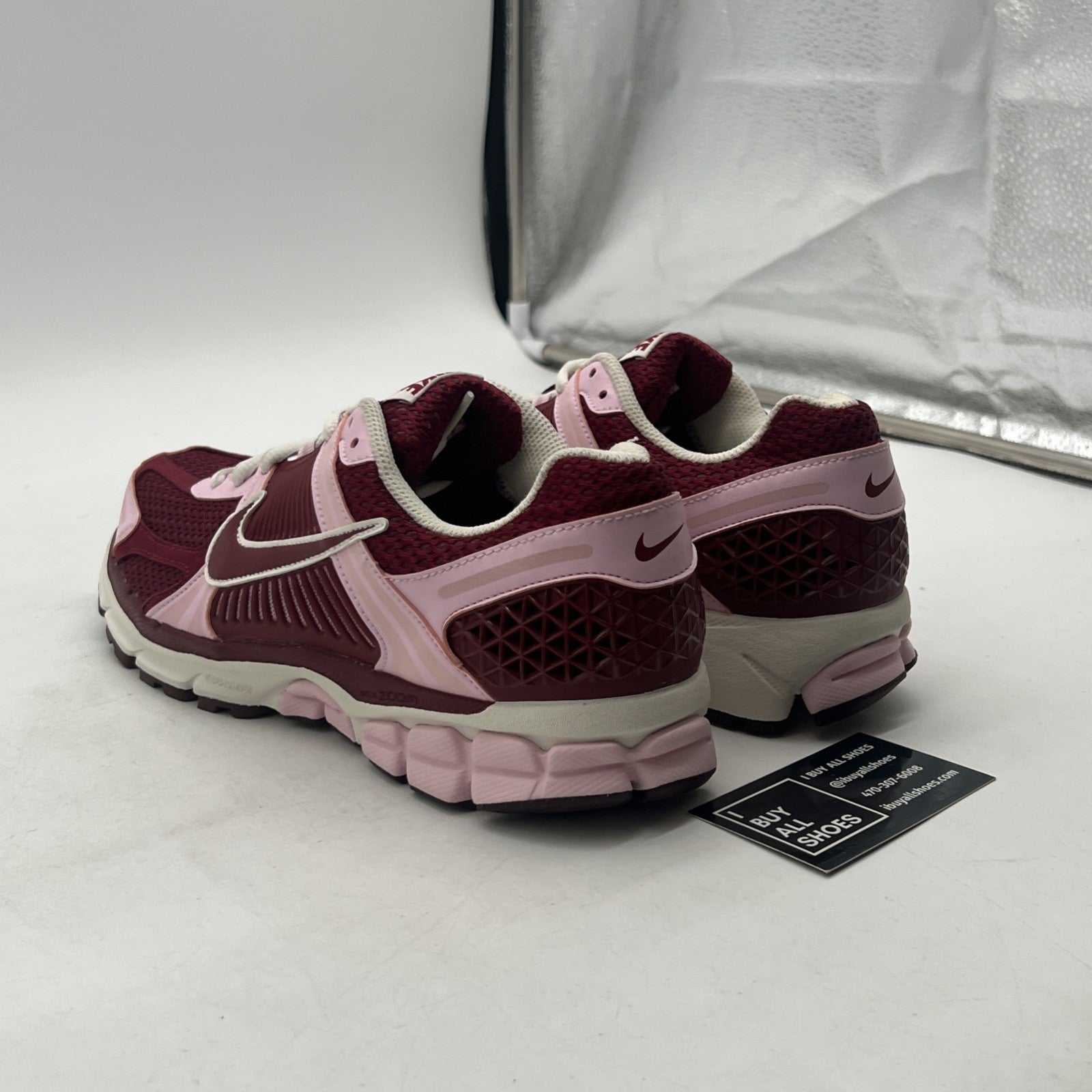 Size 10 - Nike Air Zoom Vomero 5 Pink Foam Team Red W (FN7196-663)
