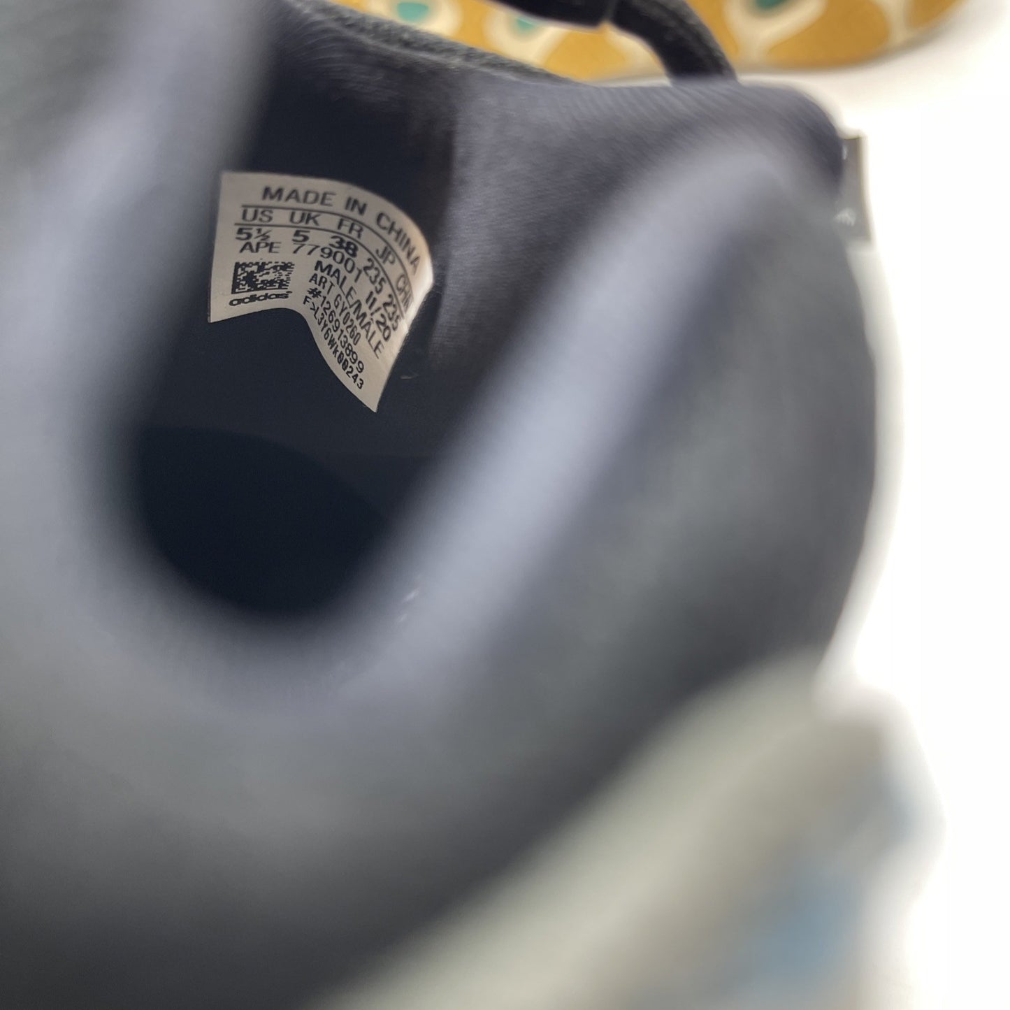 Size 5.5 - adidas Yeezy 700 V3 Kyanite (GY0260)