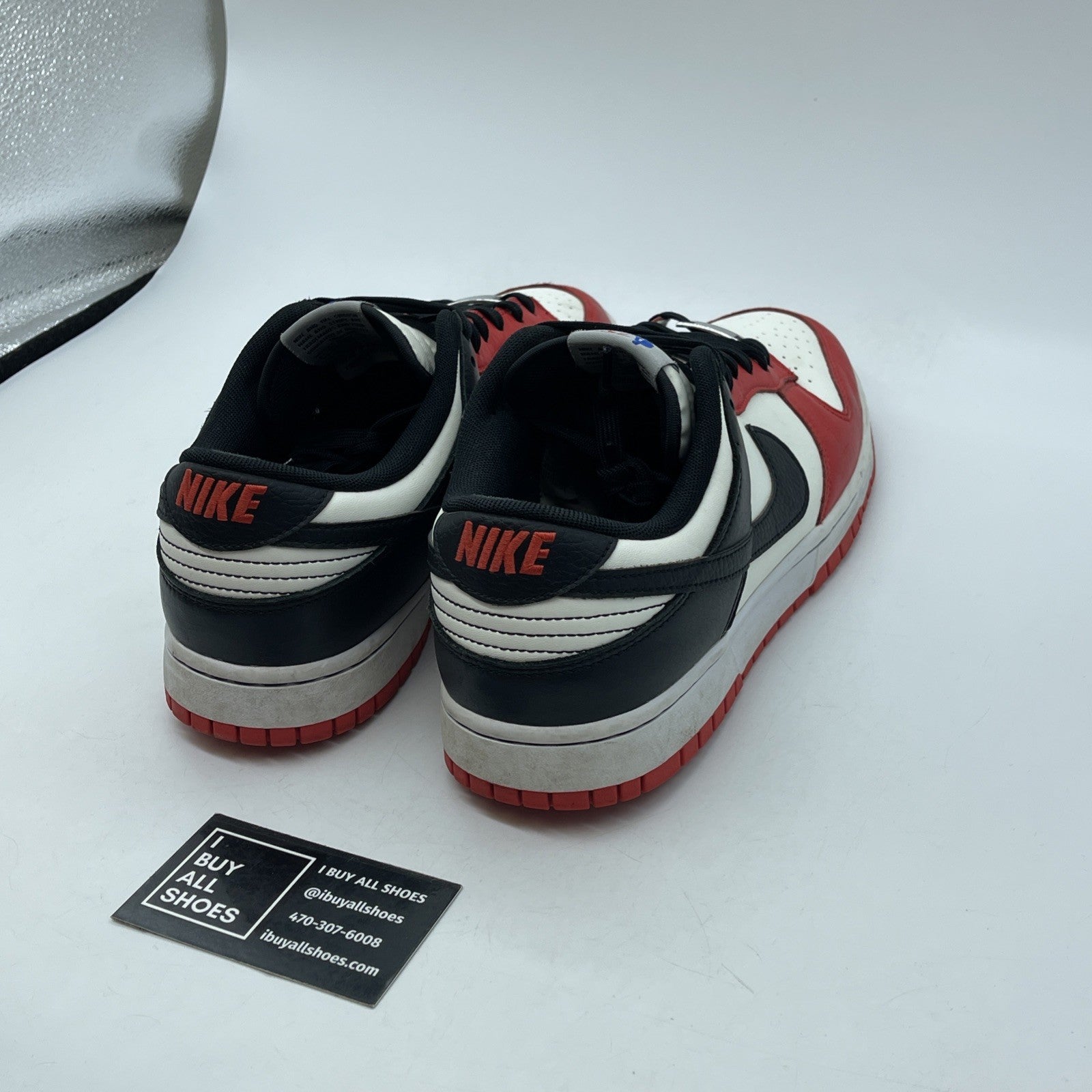 Size 10.5 - Nike Dunk Low EMB x NBA 75th Anniversary - Bulls 2021 (DD3363-100)