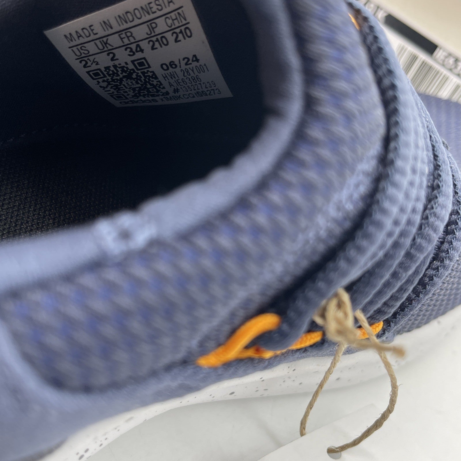 Size 2.5Y - Adidas Boys Lite Racer Adapt 7.0 Blue Yellow Suede (IE6386)