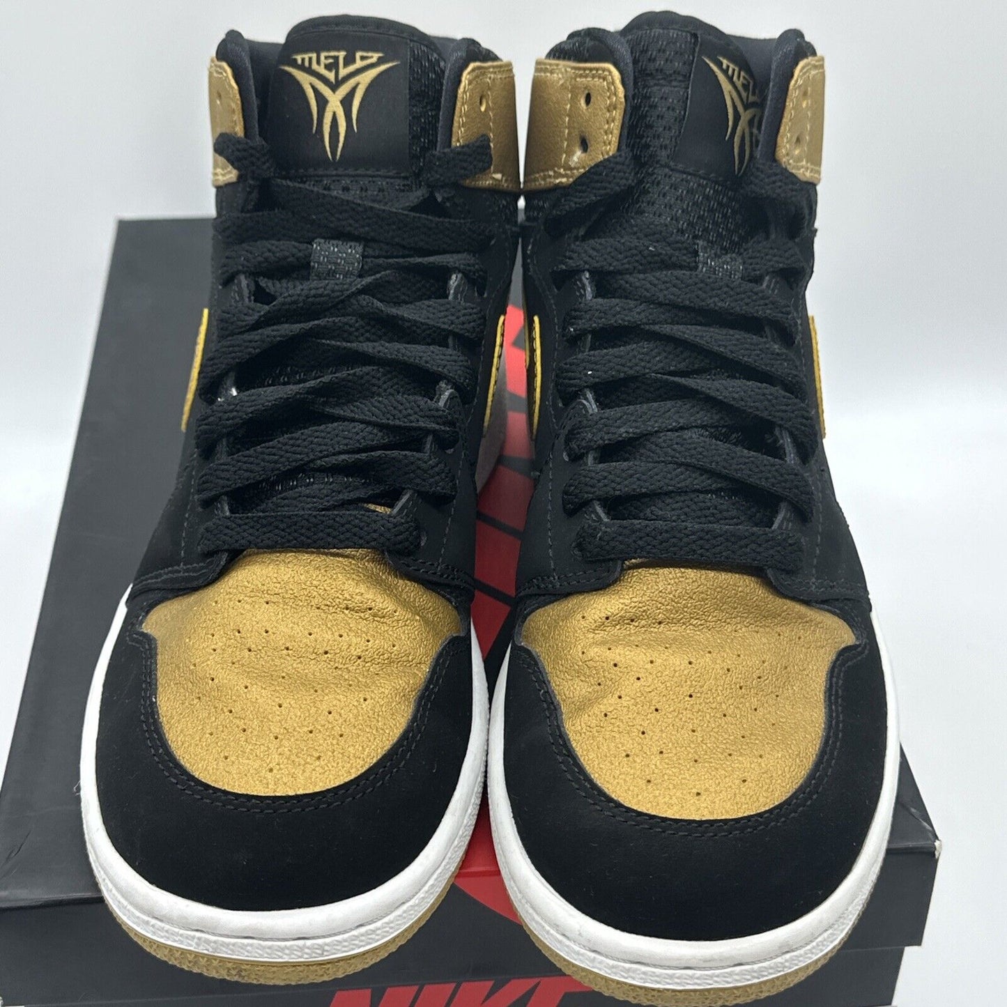 Nike Air Jordan Retro 1 High BG “Melo” 5.5Y Black Gold GS 705300-026✅